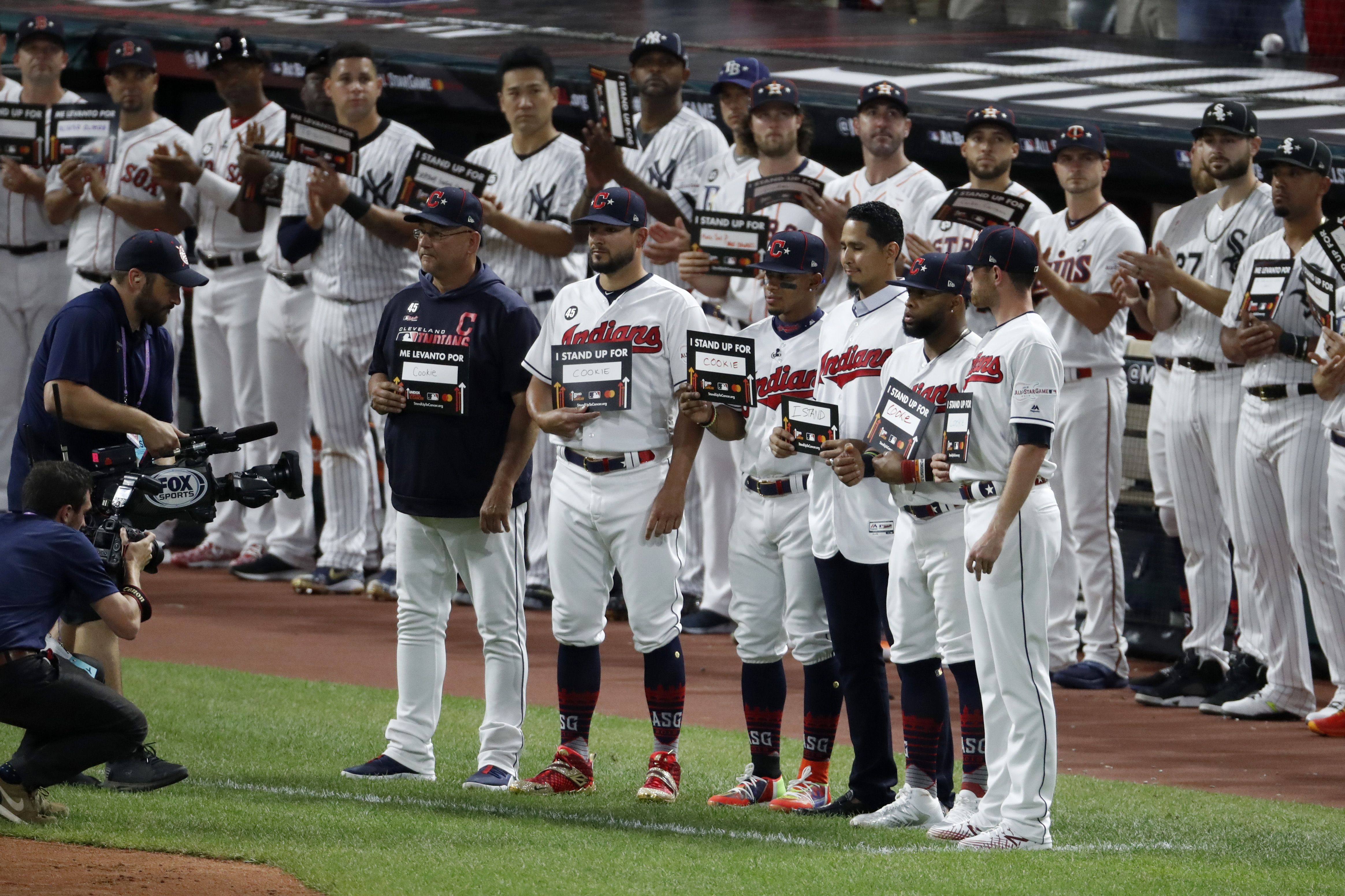 Cleveland Indians players pay tribute to hospitalized teammate