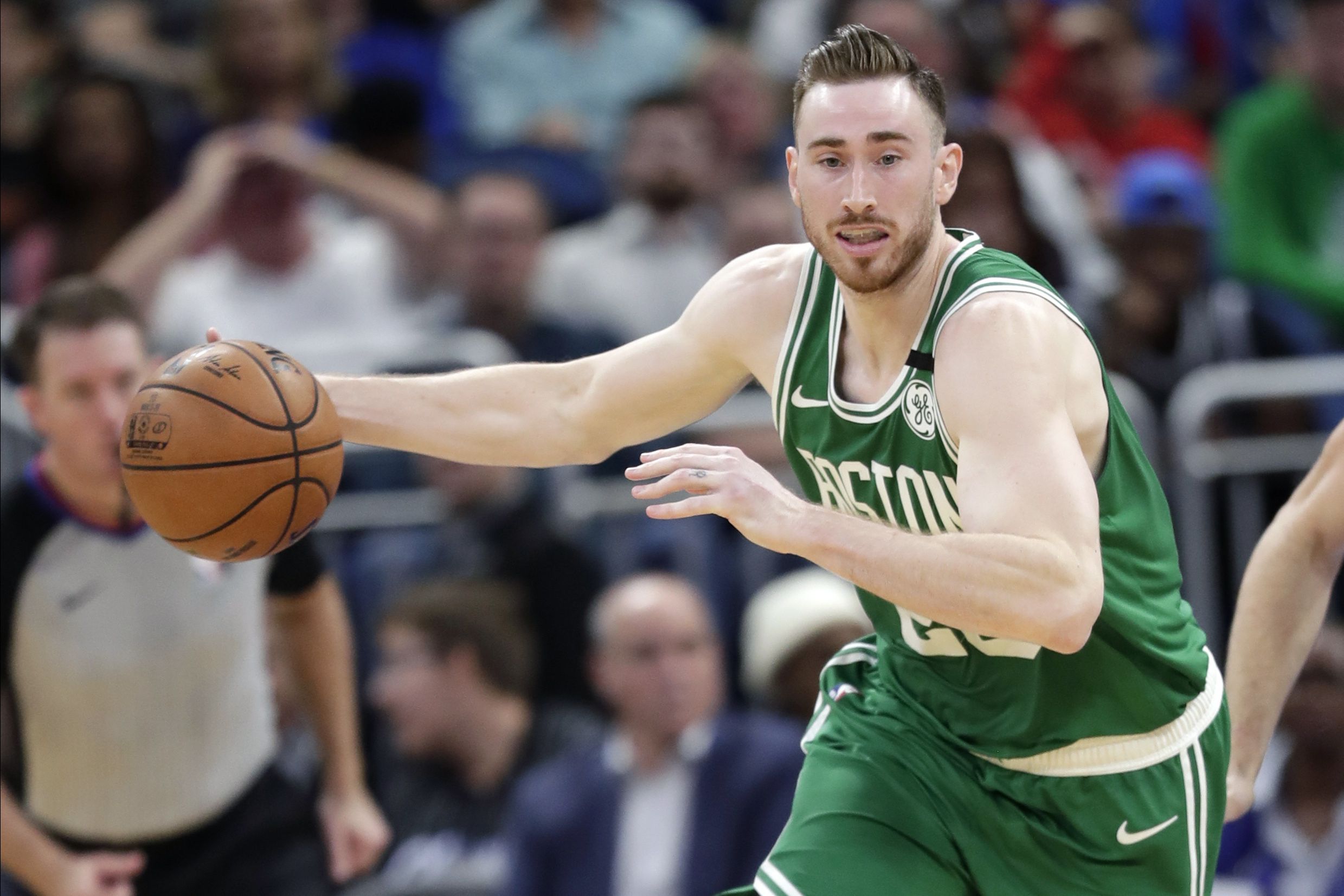 Hornets acquire Gordon Hayward, 2 draft picks from Celtics