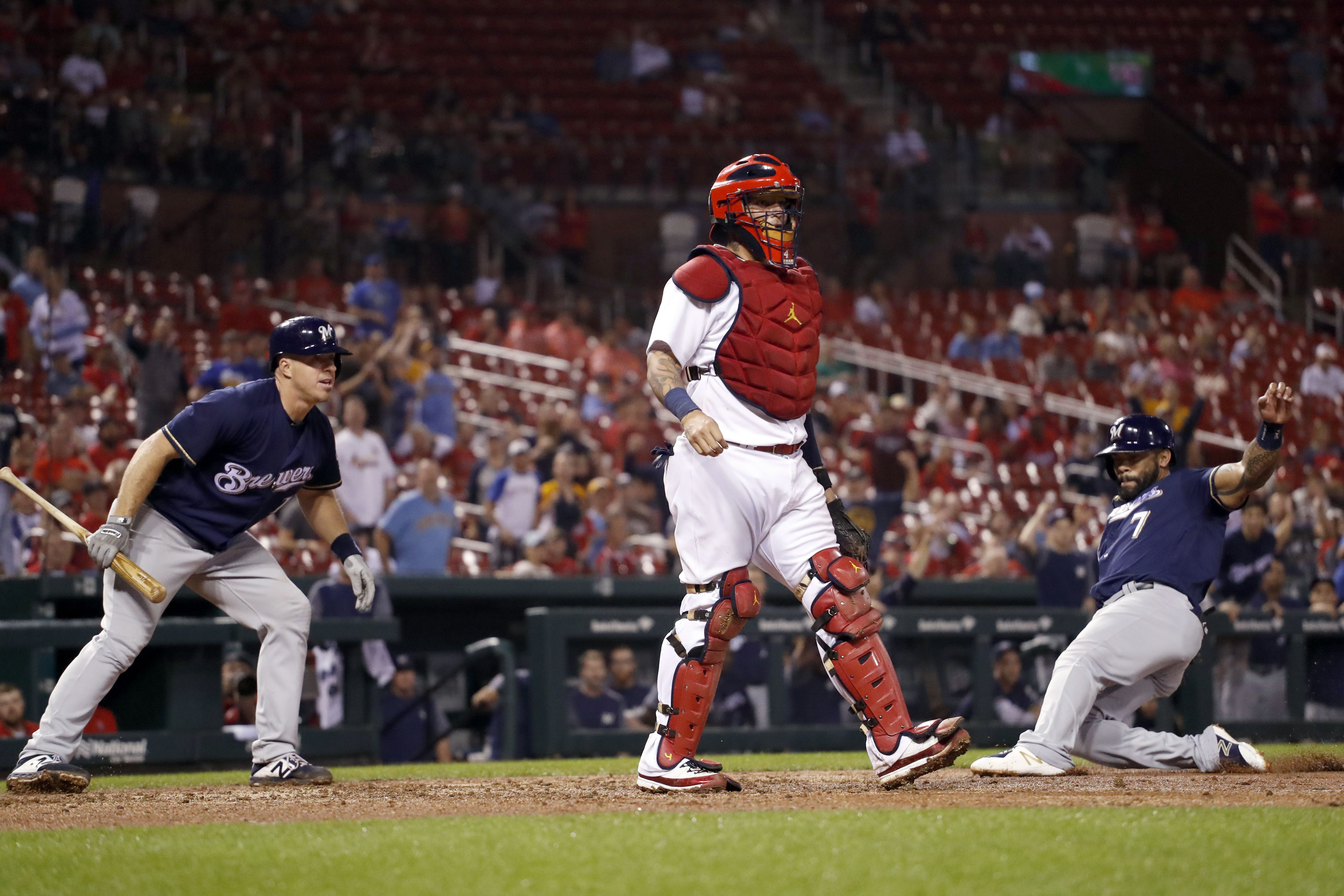 Brewers beat Cardinals to open 3-game wild-card lead