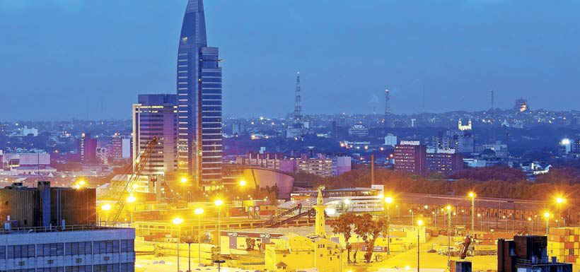 twilight-view-towards-the-antel-tower-mont-37041401