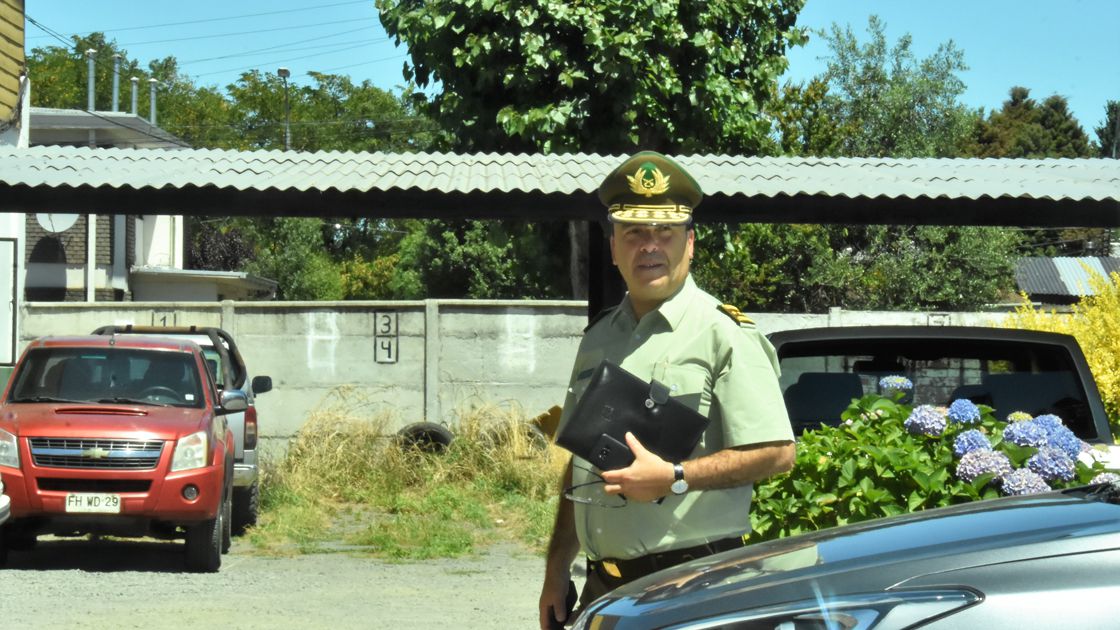 TEMUCO: General Julio Pineda llega a reunion en Carabineros