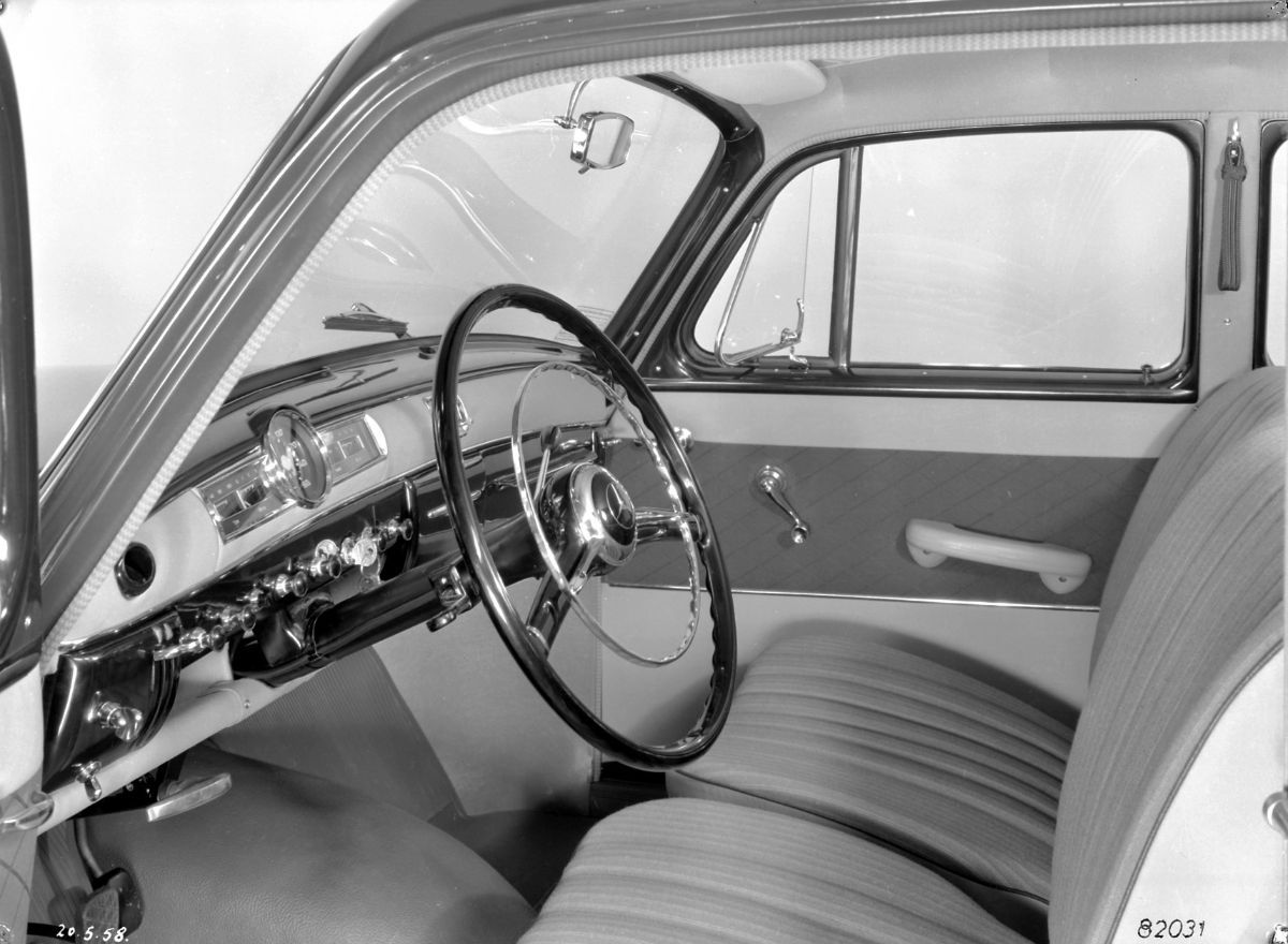 mercedes-benz_219_interior_82031.jpg