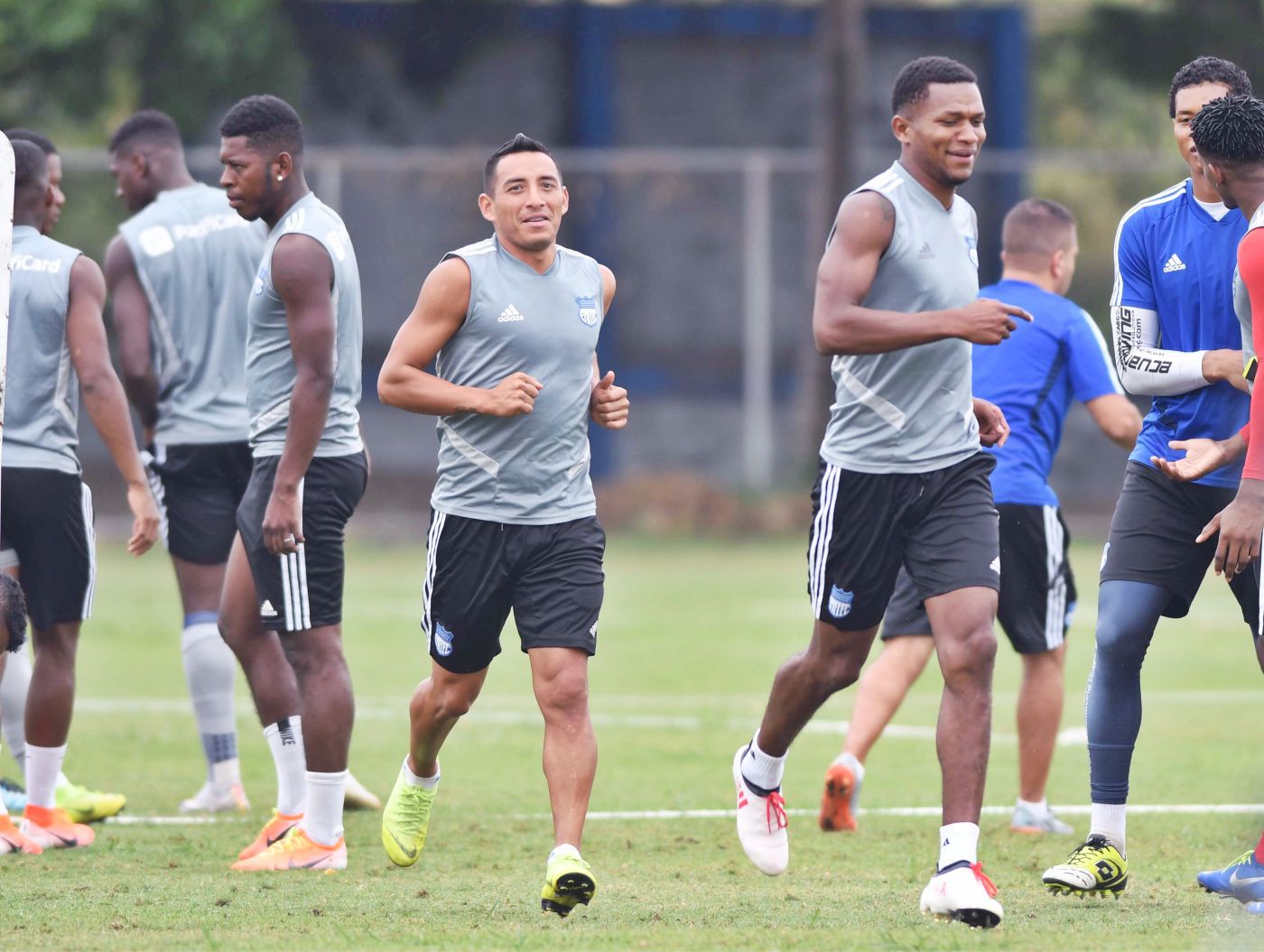 Emelec confirma la salida de Hólger Matamoros y Juan Carlos Paredes