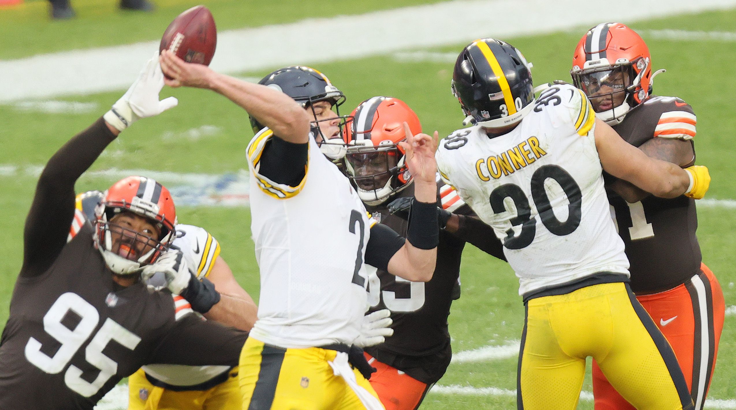 Cleveland Browns face Pittsburgh Steelers in Wild Card round