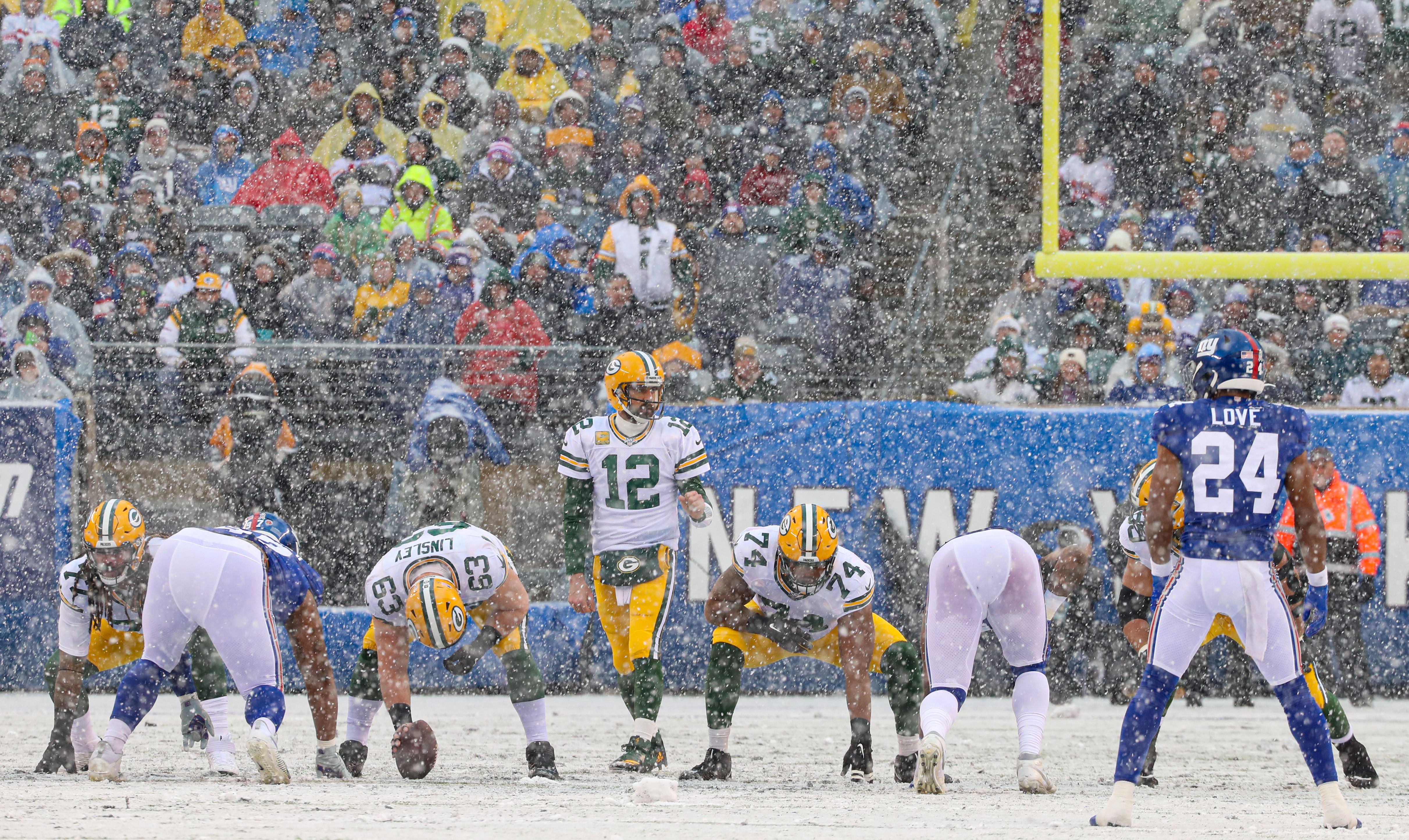 Daniel Jones struggles against Green Bay Packers in snow and rain