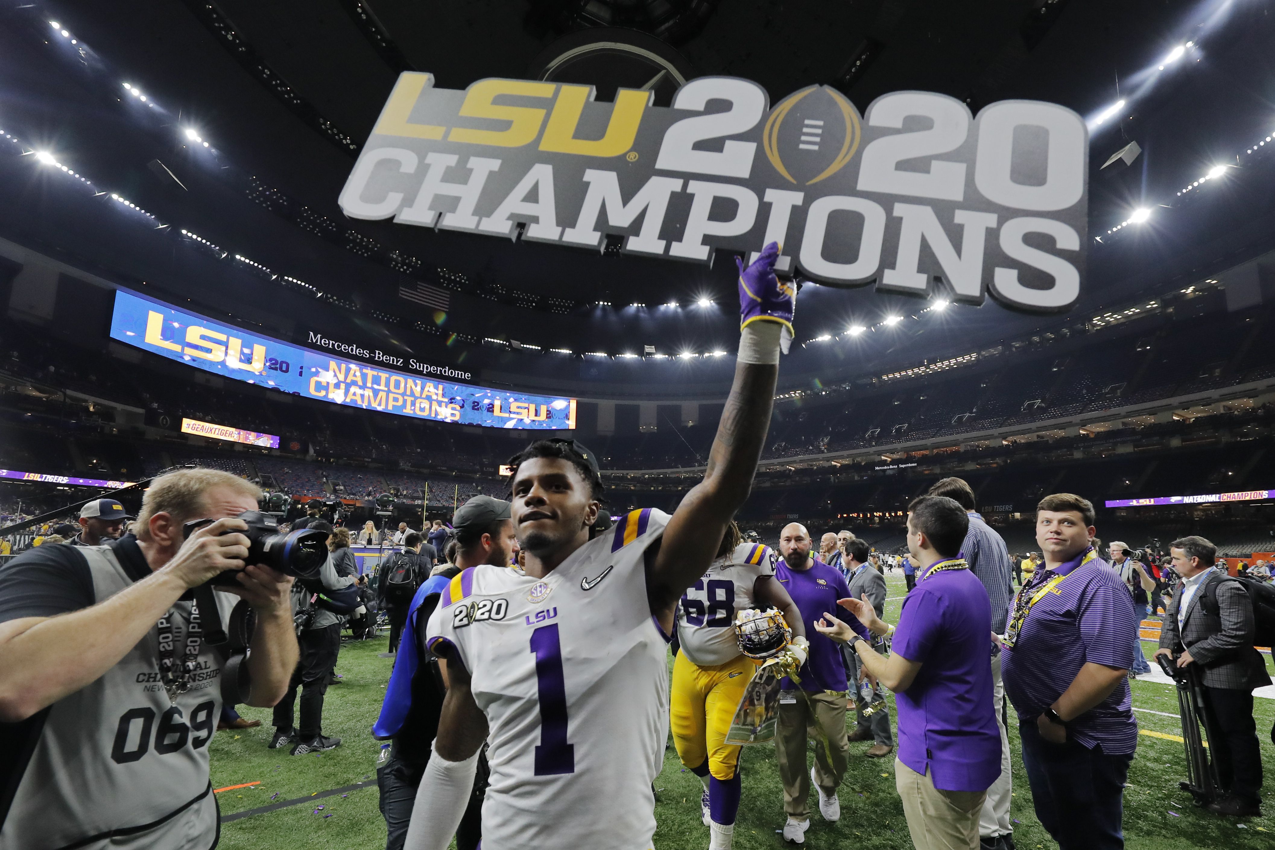 Joe Burrow enters the Superdome in Ja'Marr Chase's LSU National