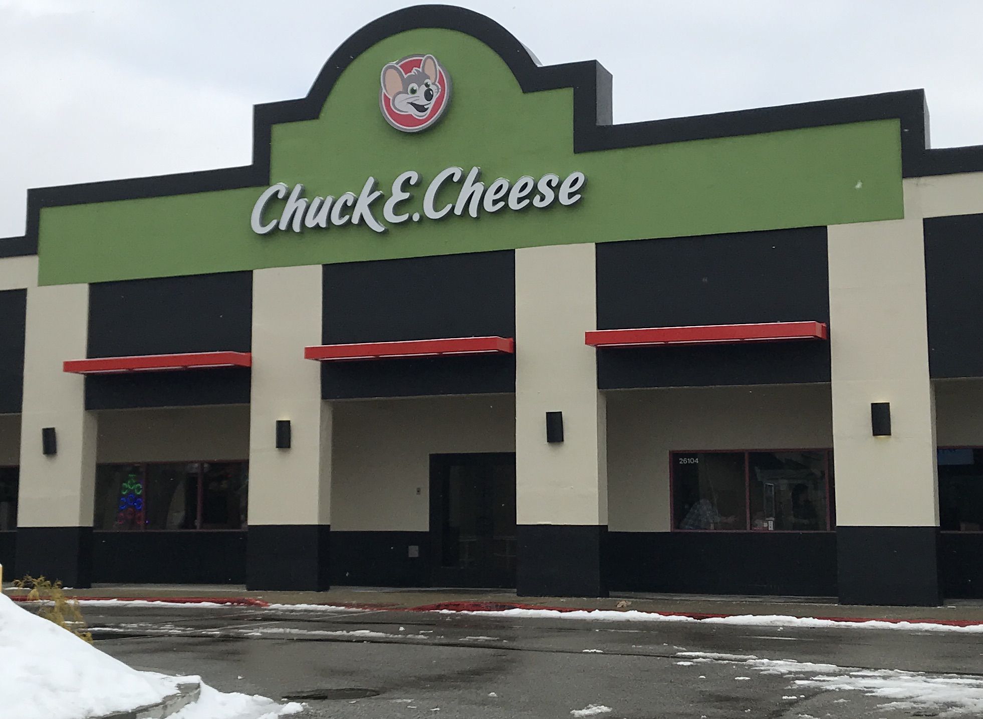 Chuck E. Cheese could permanently close all locations including 3