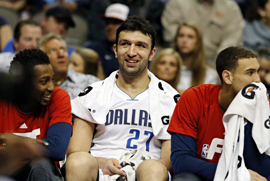 Former Dallas Mavericks center Zaza Pachulia reportedly signs with Golden  State Warriors