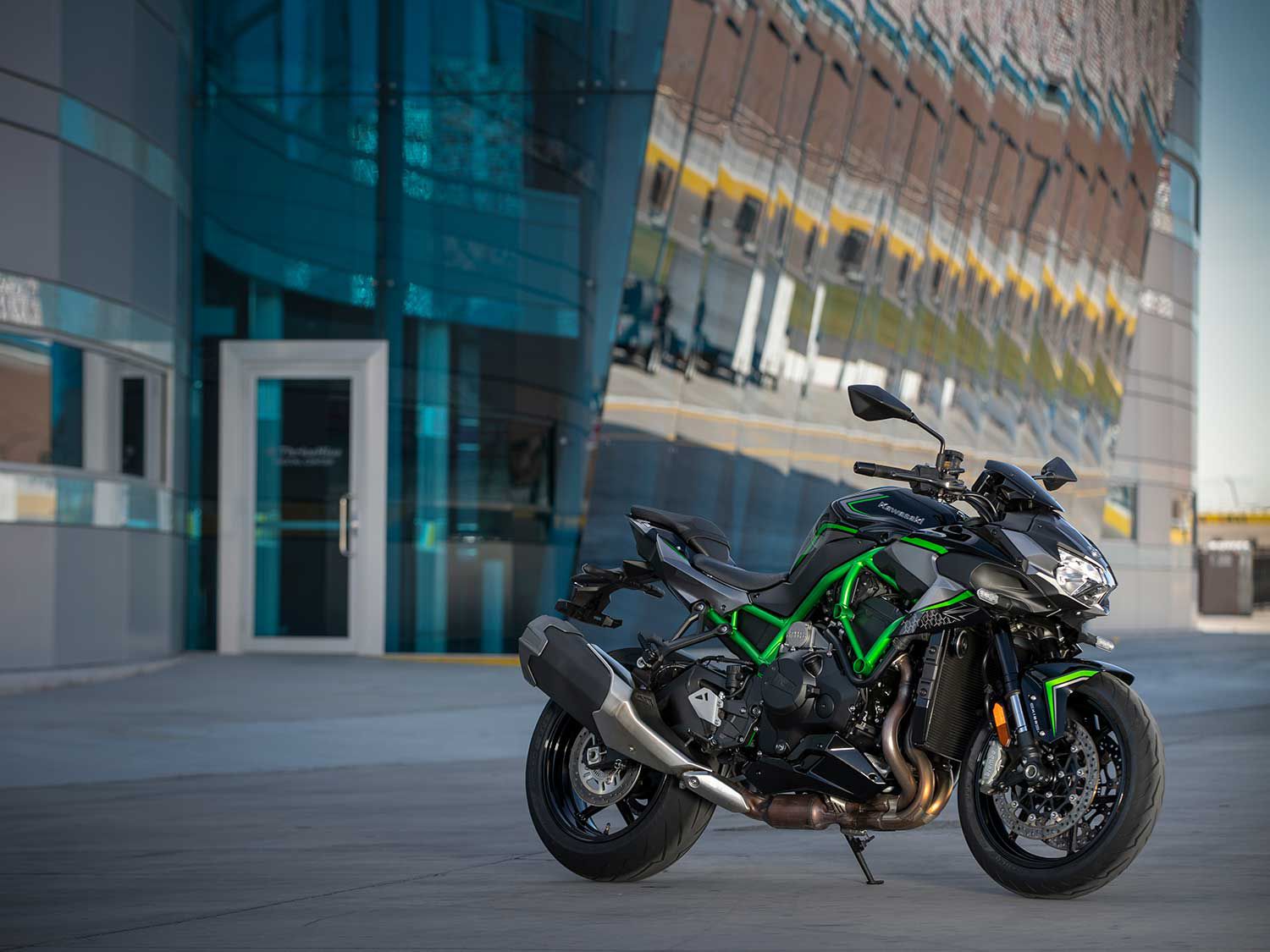 fætter dok let at håndtere 2020 Kawasaki Z H2 First Ride | Cycle World