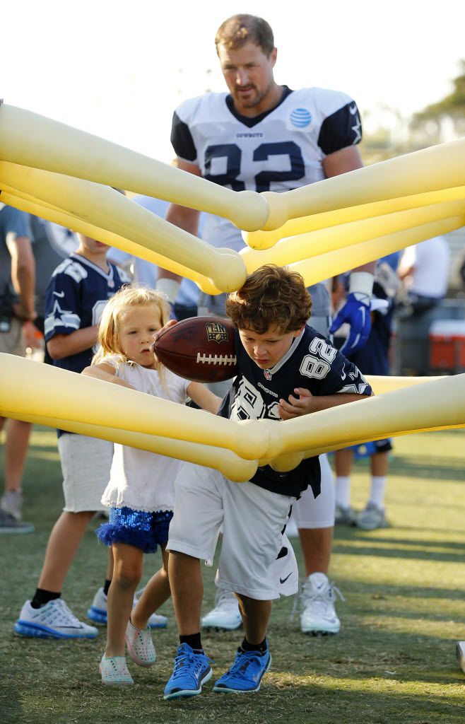 Jason Witten gives praise to Dez Bryant after emotional win