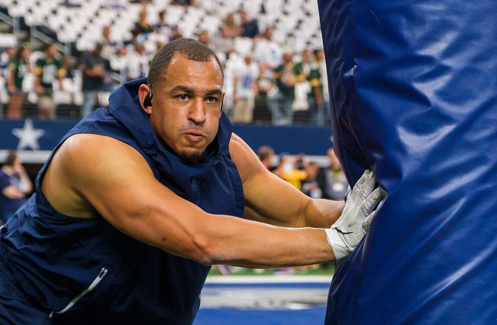 Sources: Cowboys DE Tyrone Crawford to have hip surgery - ESPN