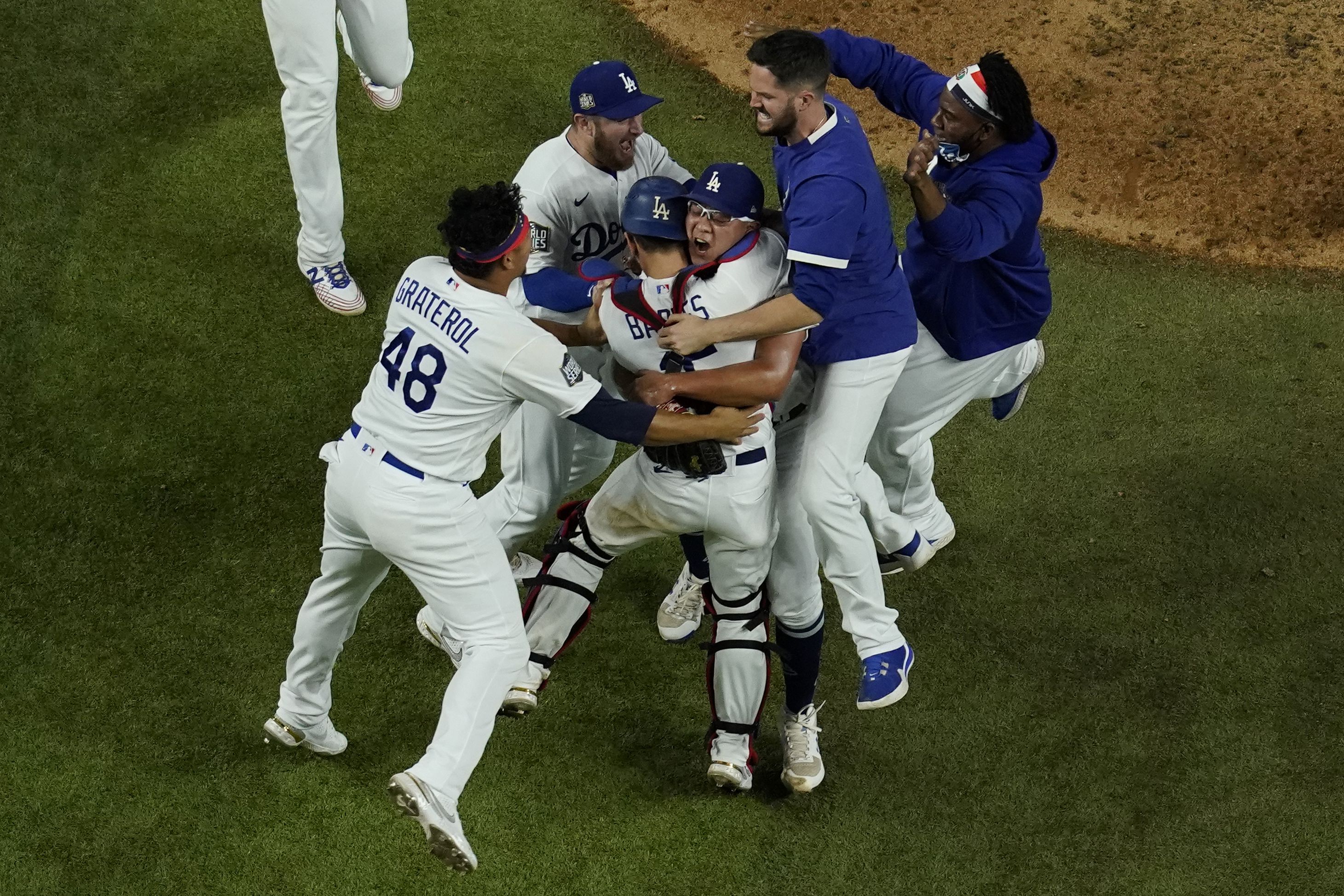 Austin Barnes provides spark for Dodgers in win over Brewers - Los