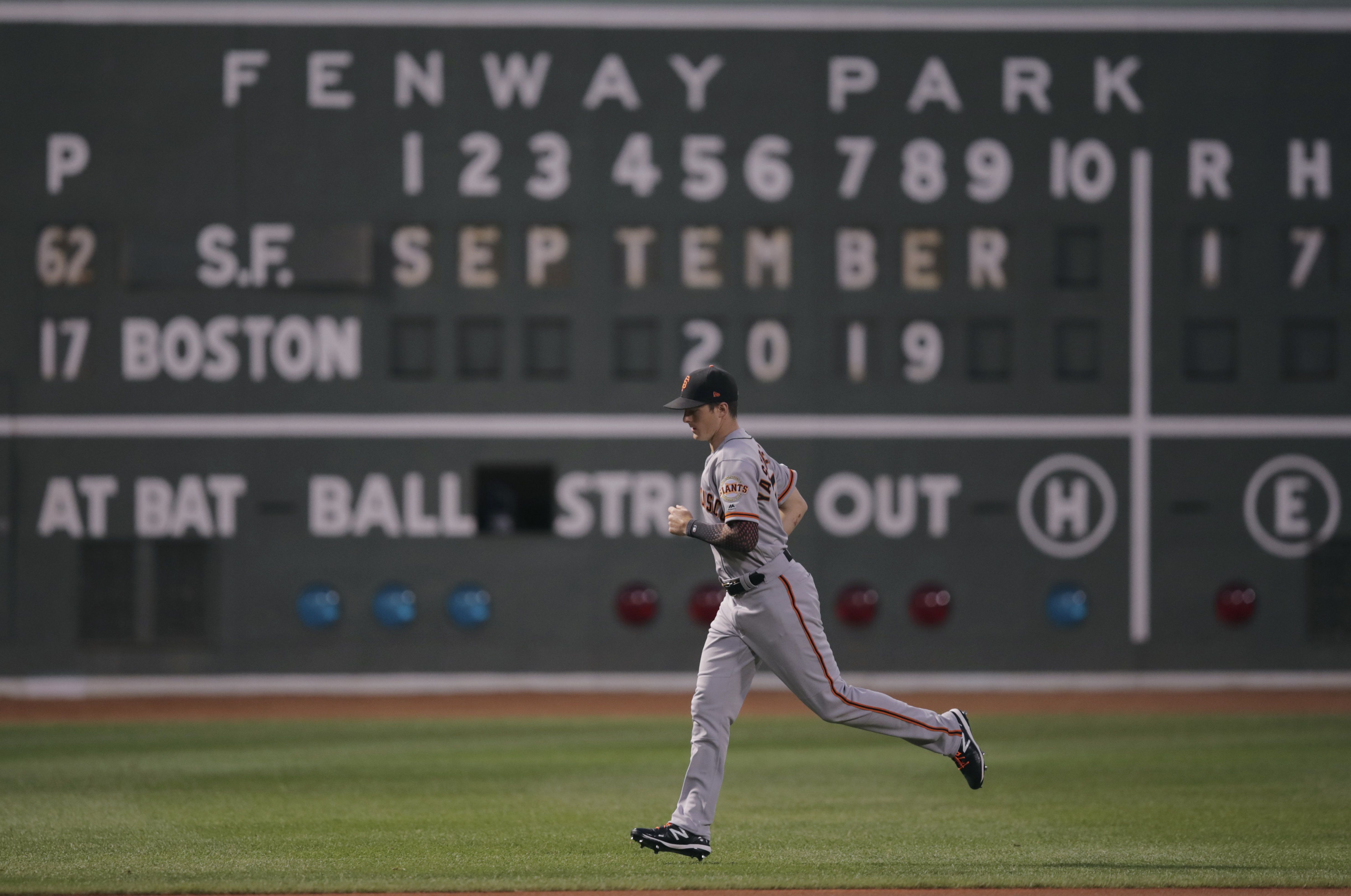 Yaz' returns to Fenway Park 