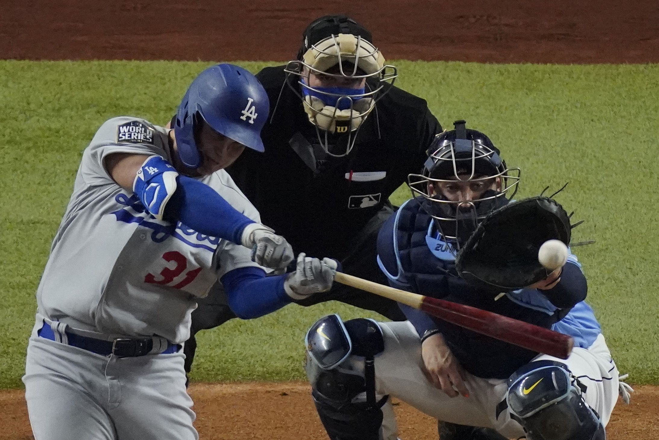 MLB: Kershaw stops steal of home, hands Dodgers 3-2 Series lead