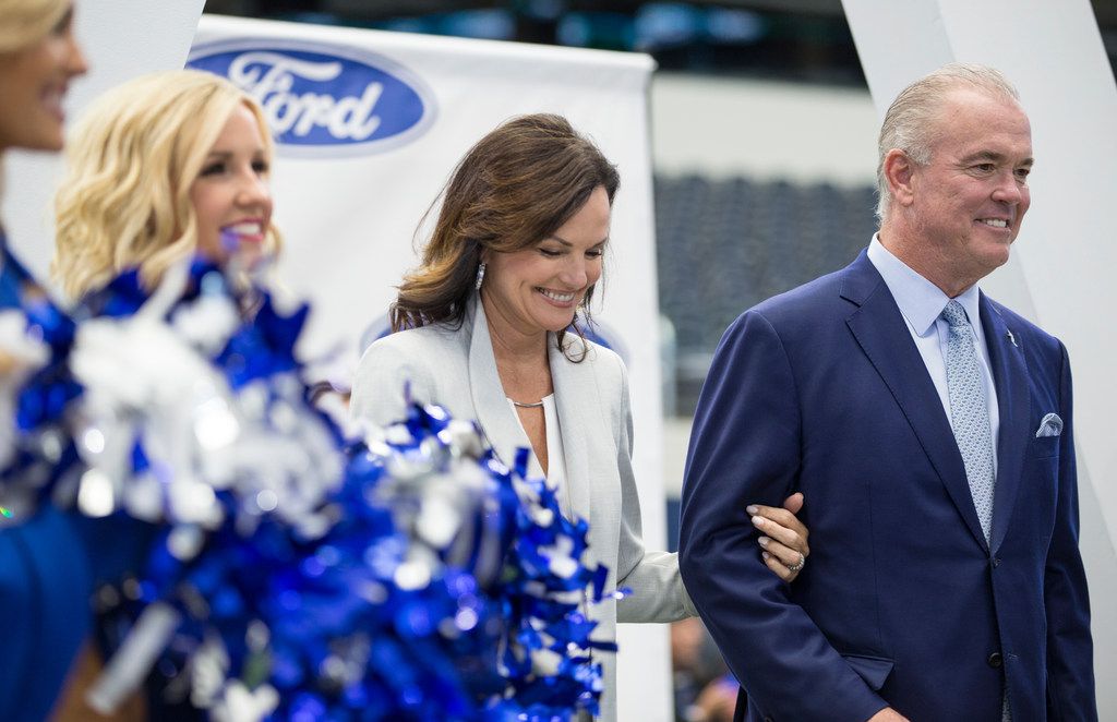 RUMOR: Troy Aikman Is Dating This Former Dallas Cowboys Cheerleader