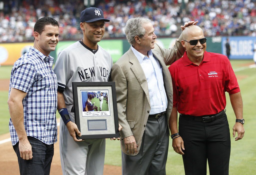 Ivan Rodriguez  Best baseball player, Yankees baseball, Derek jeter yankees