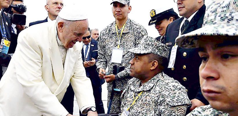 el-papa-agradece-a-militares-y-policias-col-39007386