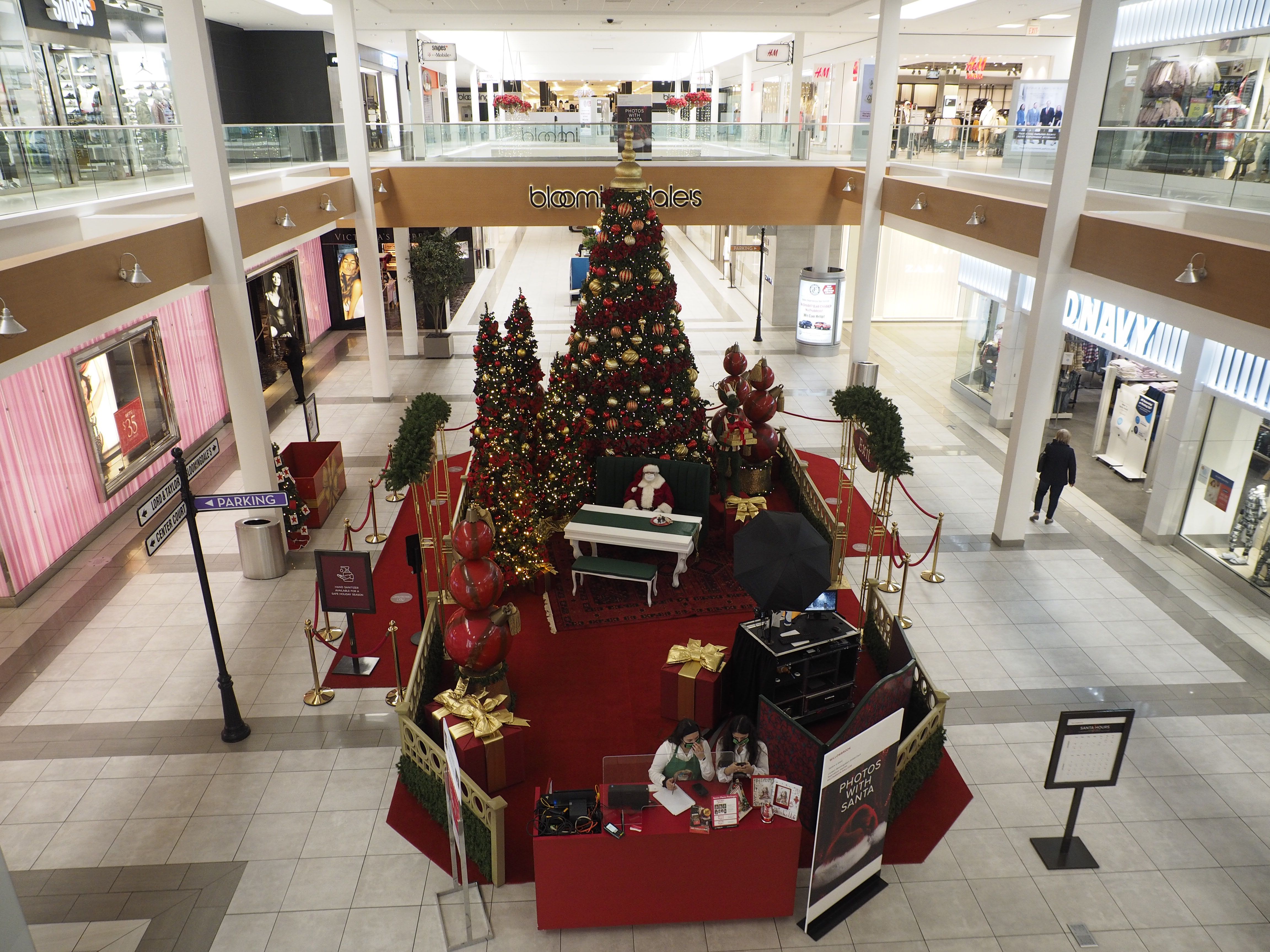 Mall Santa photos continue despite COVID-19 — with special precautions