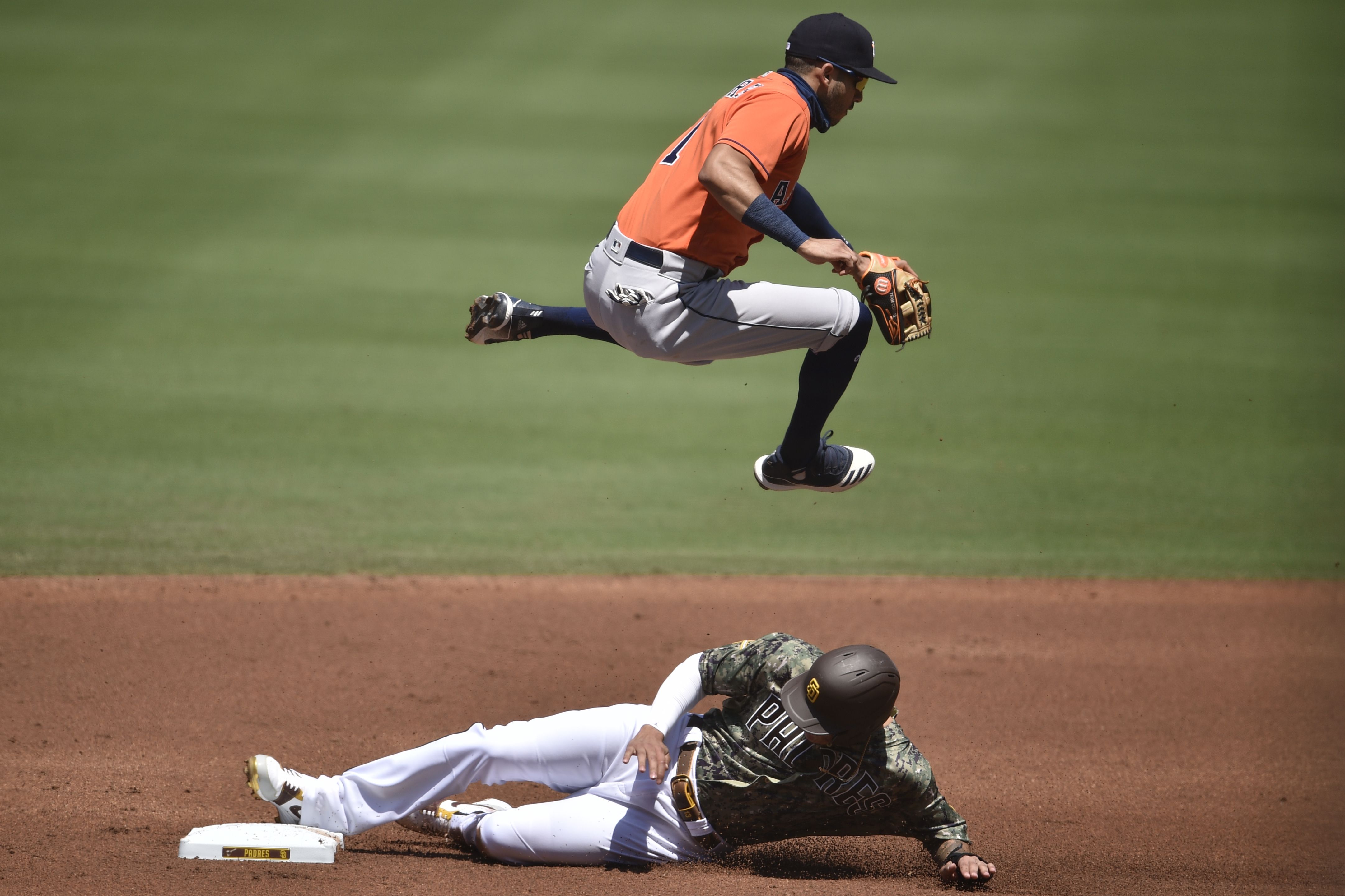 Tatis' stellar catch, Machado HR lift Padres over Astros 5-3