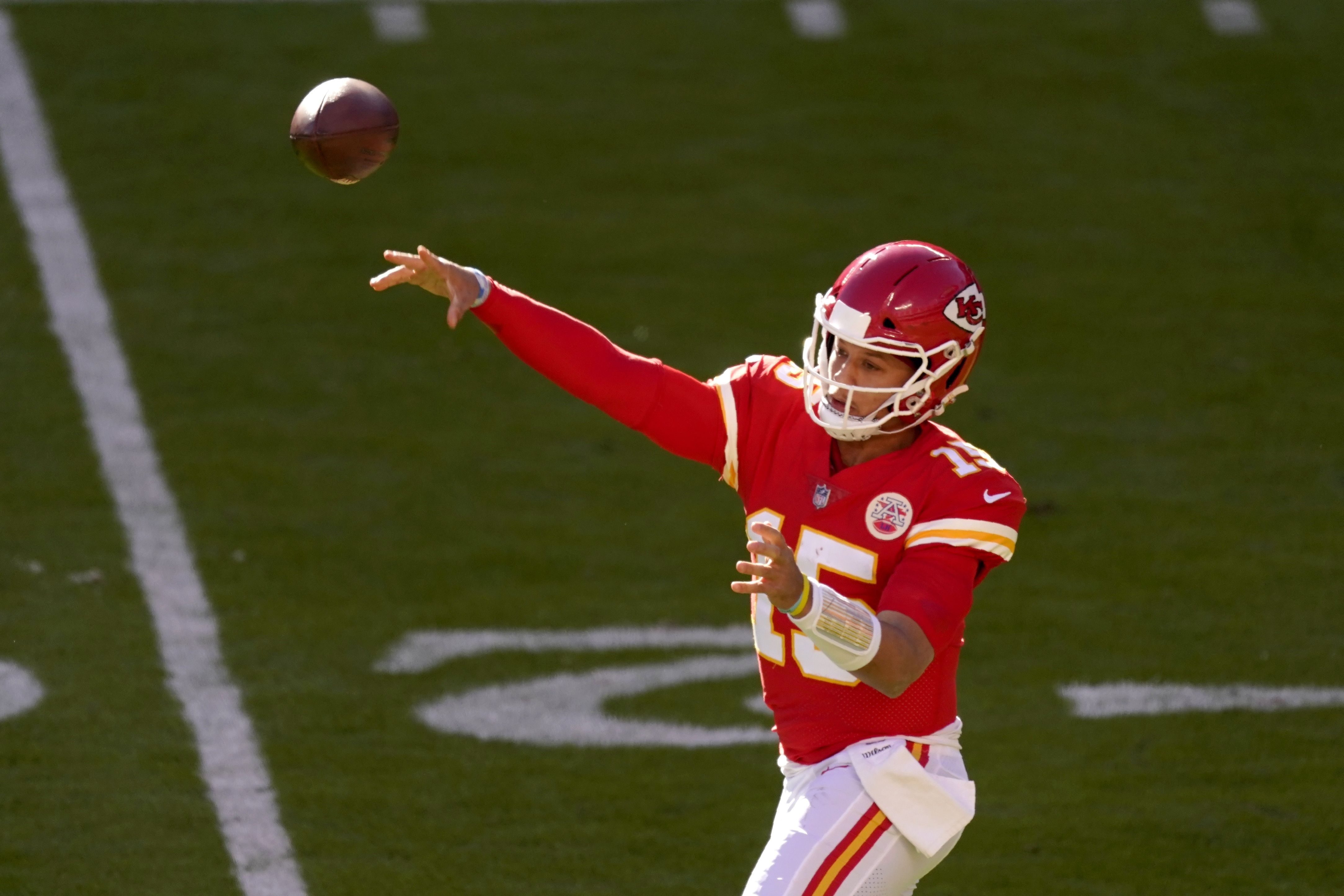 Patrick Mahomes, Chiefs hold on to beat Jets 23-20 with Taylor S 