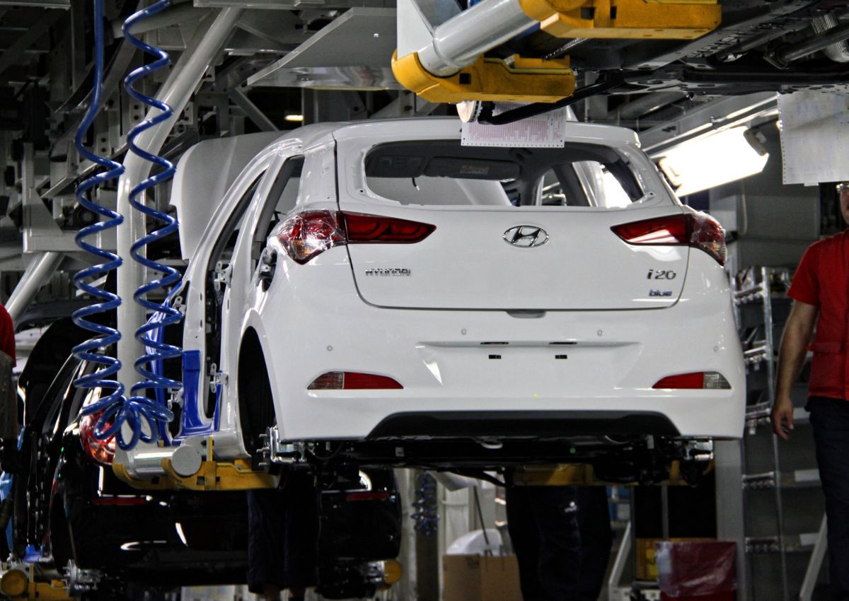 2015-hyundai-i20-enters-production-first-deliveries-slated-by-year-s-end-photo-gallery-87838_1