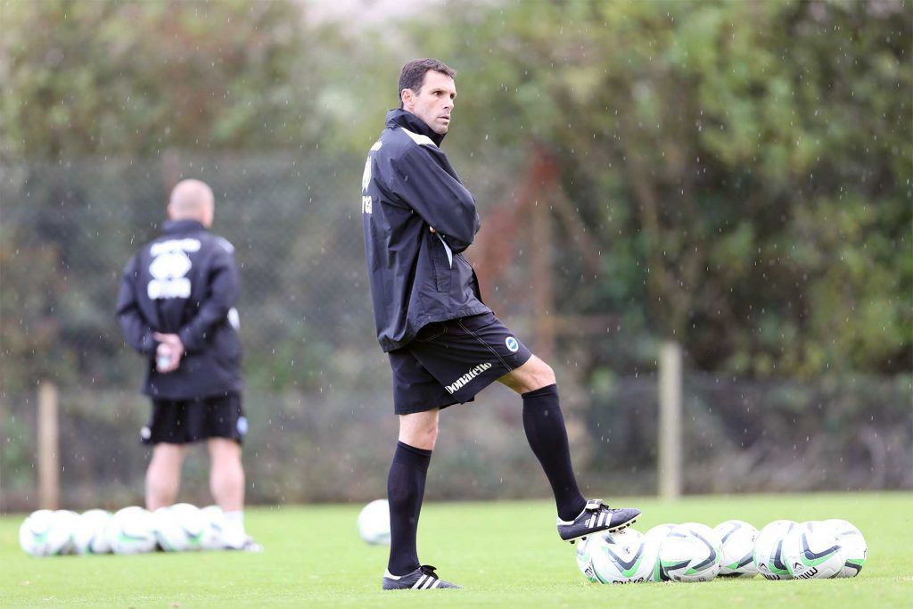 Gustavo Poyet durante un entrenamiento con el Brighton. Foto: Página oficial de Gustavo Poyet.