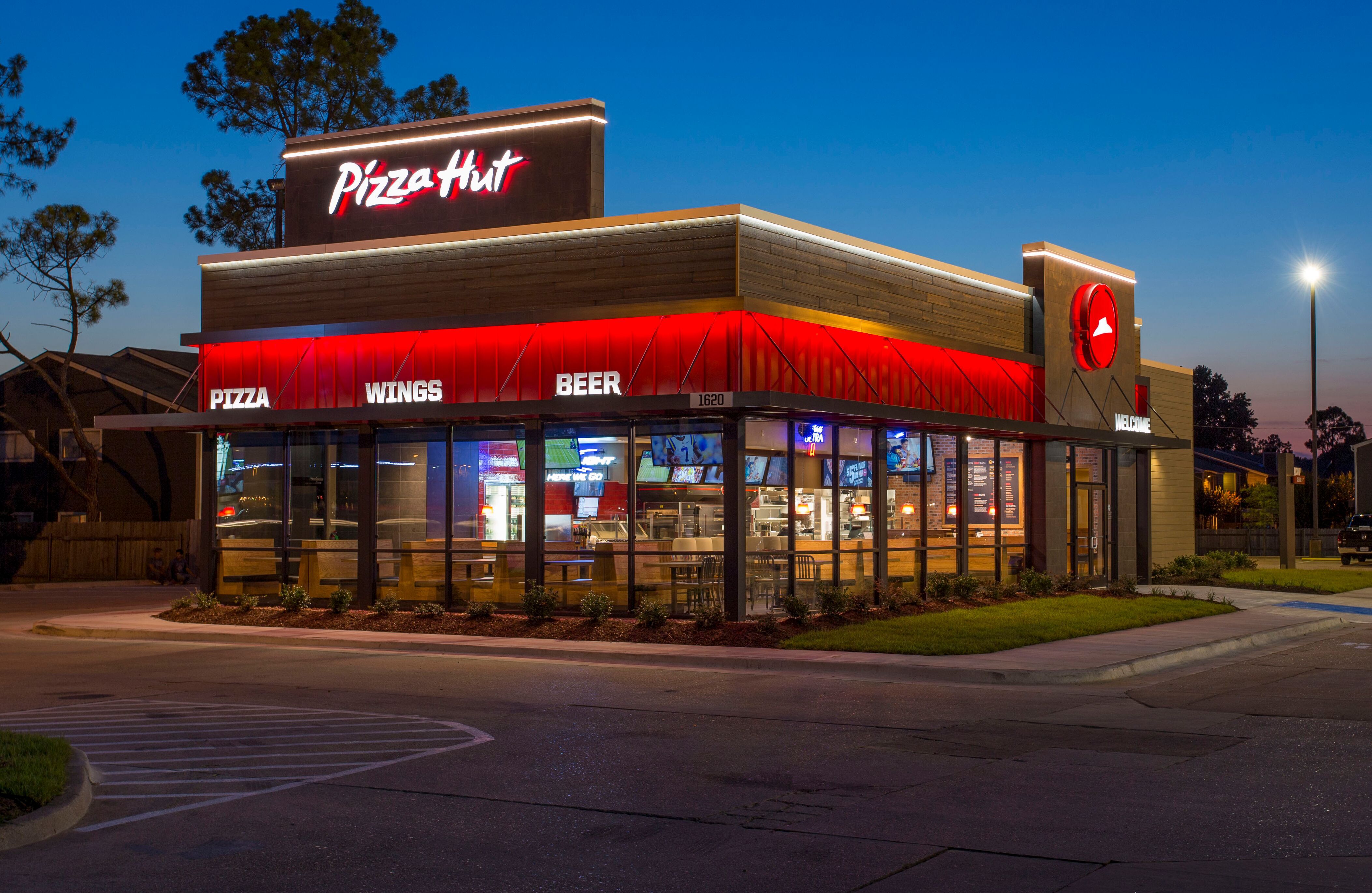 Pizza Hut Closing As Many As 500 Dine In Restaurants Al Com