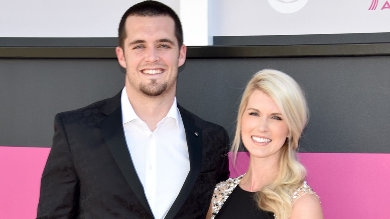 Derek Carr - Happy Valentine's to my wife who fills me