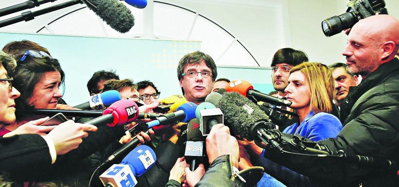 cataloniassackedleadercarlespuigdemont40600366