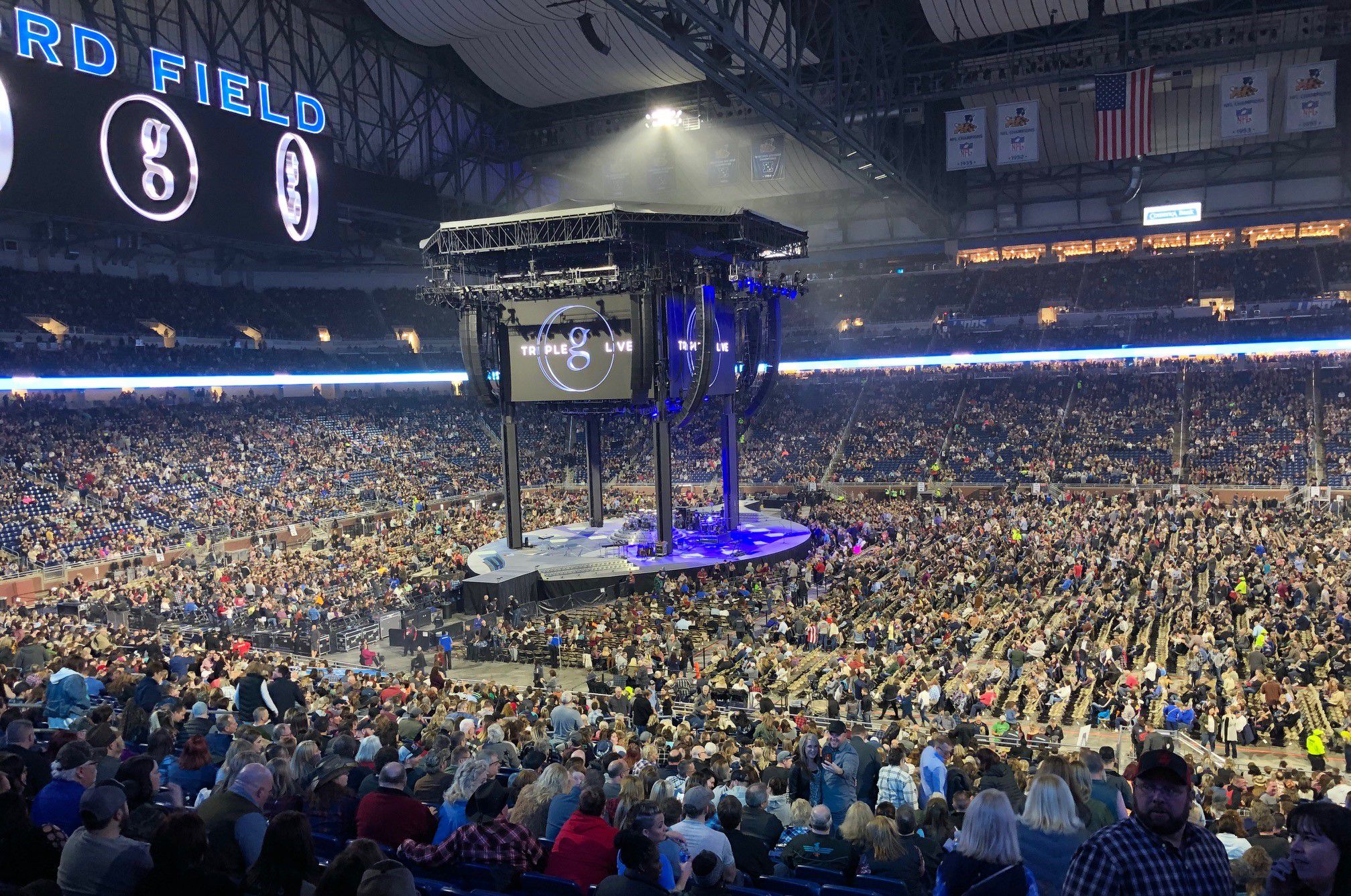 Barry Sanders 2020? Garth Brooks' Detroit Lions jersey mistaken for Bernie  Sanders endorsement