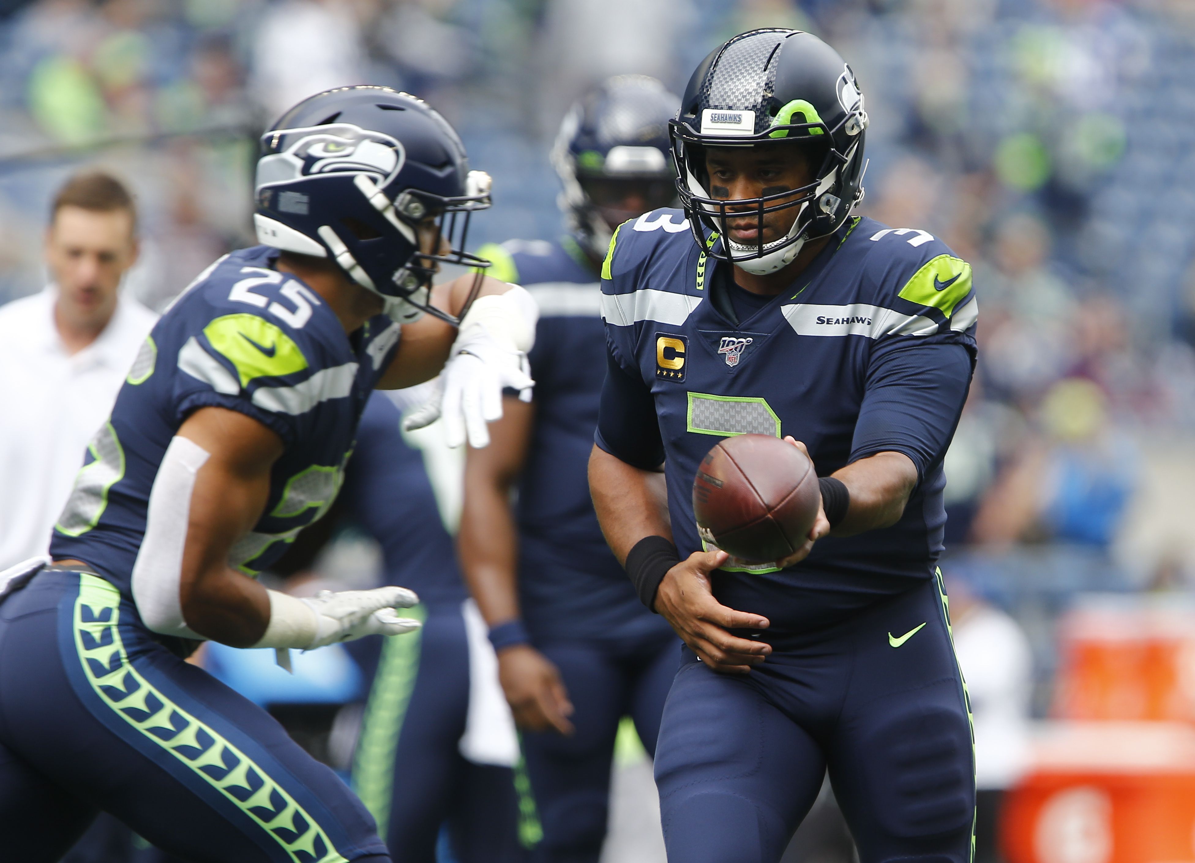 Wilson, Seahawks hold off Dalton, Bengals for win