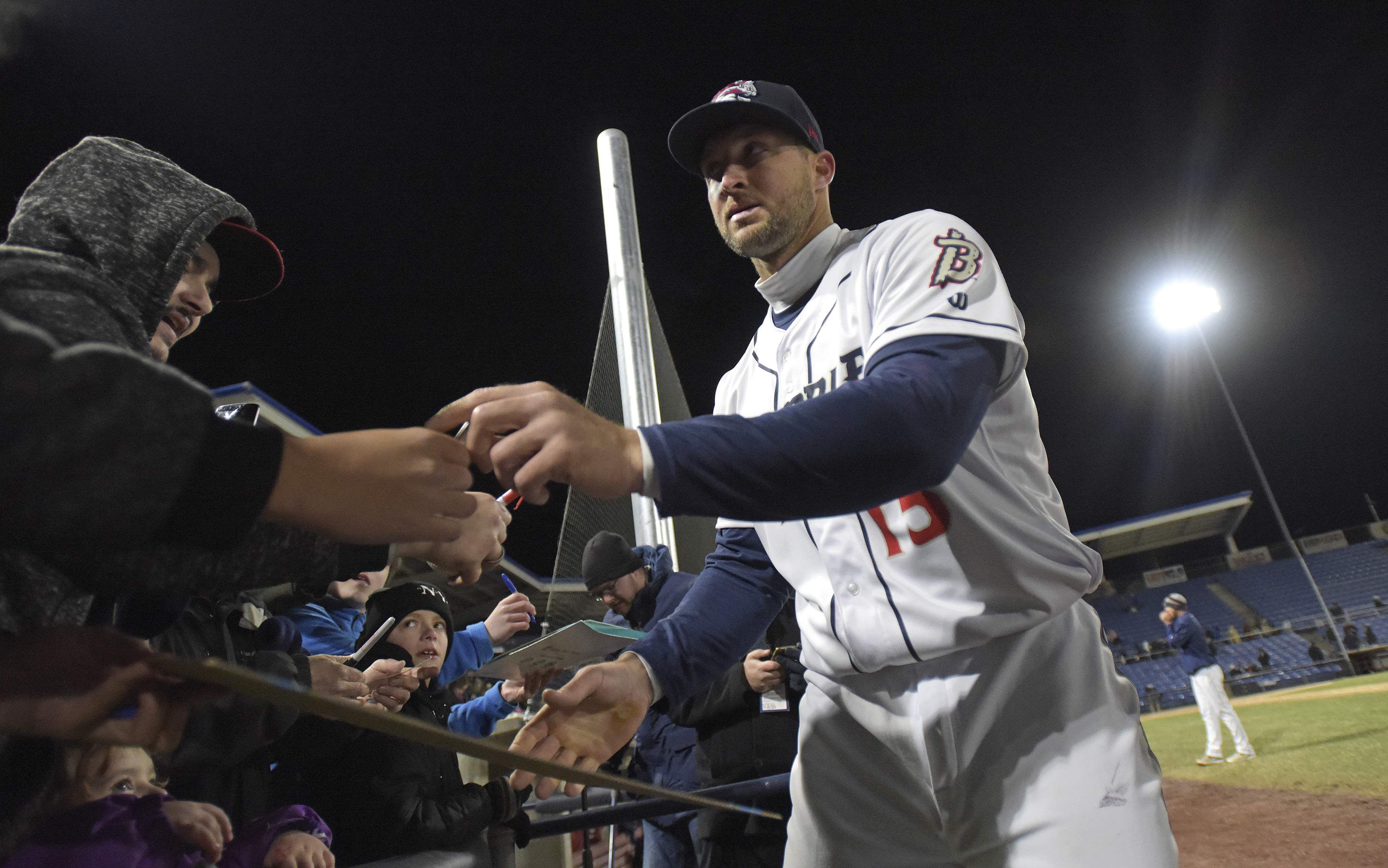 Tim Tebow hits homerun in first at-bat with Binghamton Rumble