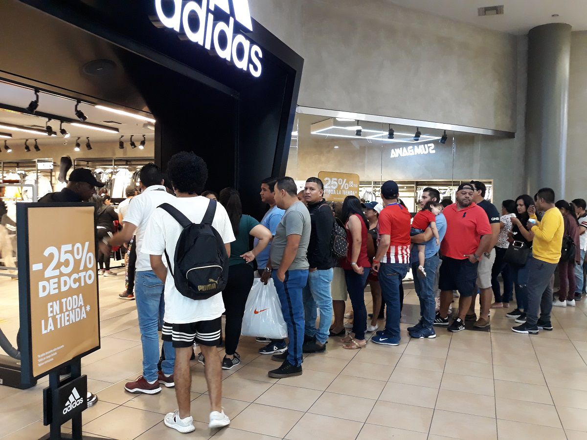 De Verdad Desalentar Civilizar Guayaquileños aprovecharon ofertas en Mall del Sol por 'madrugar' el  domingo | Economía | Noticias | El Universo