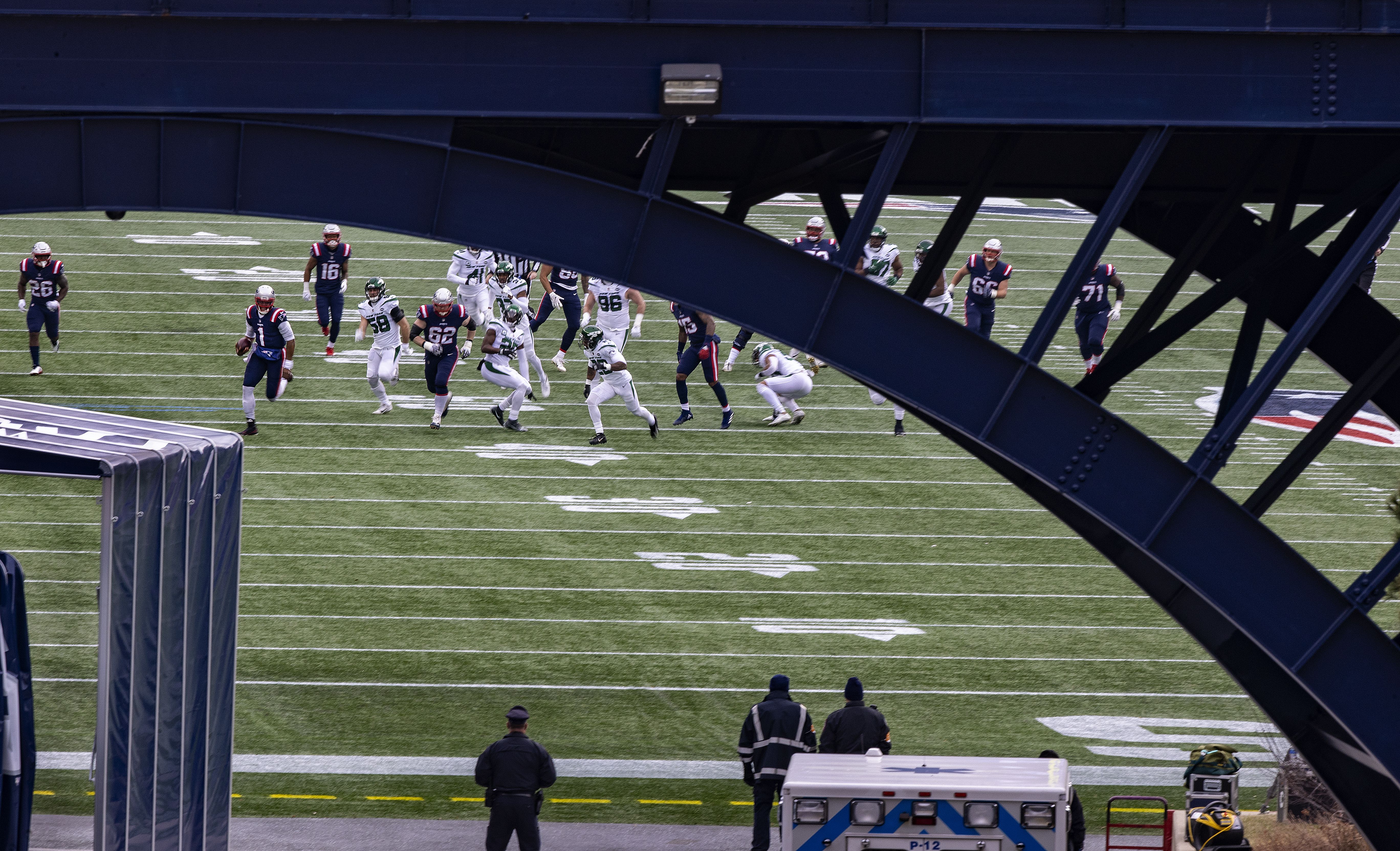 New giant video board the center of attention among renovations at Gillette  Stadium - The Boston Globe