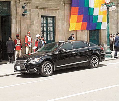 NuevoEl-Lexus-presidencial-Moralesesta-blindado_LRZIMA20140124_0027_11.jpg