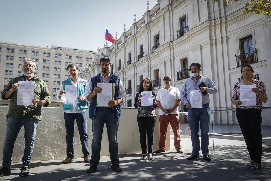 Alcaldes llegan a La Moneda para pedir cuarentena en toda la Región Metropolitana