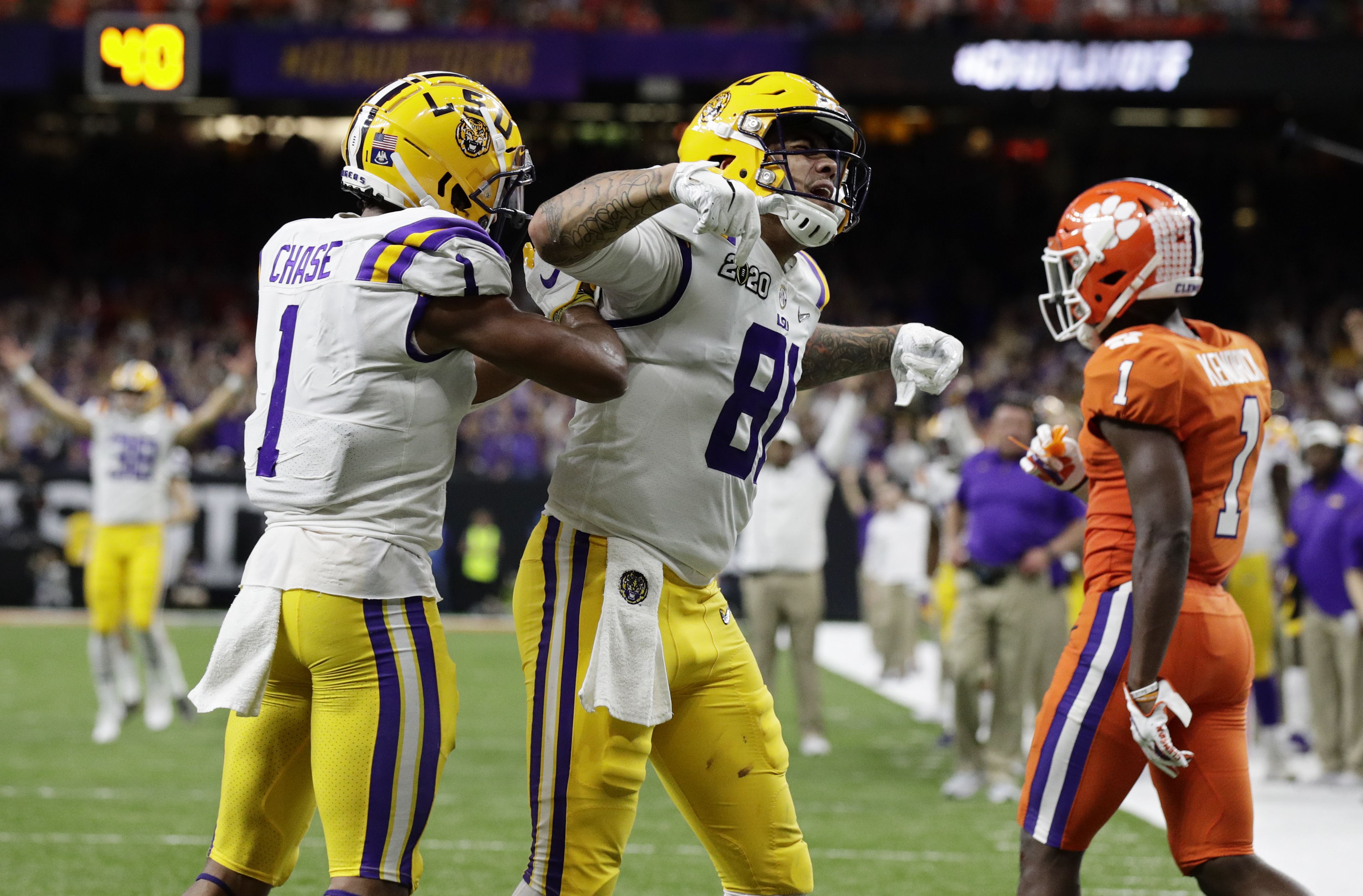 Joe Burrow wears Ja'Marr Chase's LSU championship jersey at Superdome