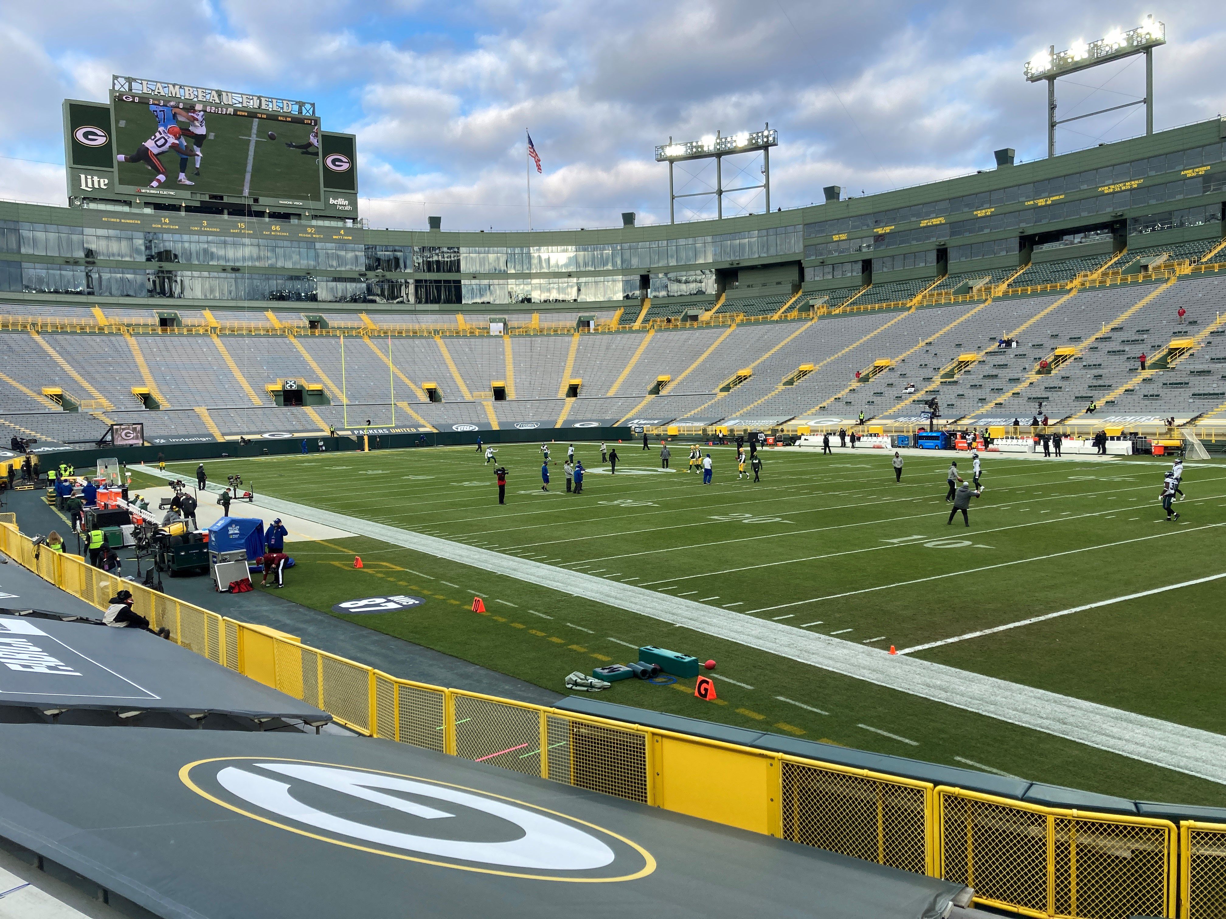 I Finally Stood on the 50 Yard Line at Lambeau Field in Green Bay! 