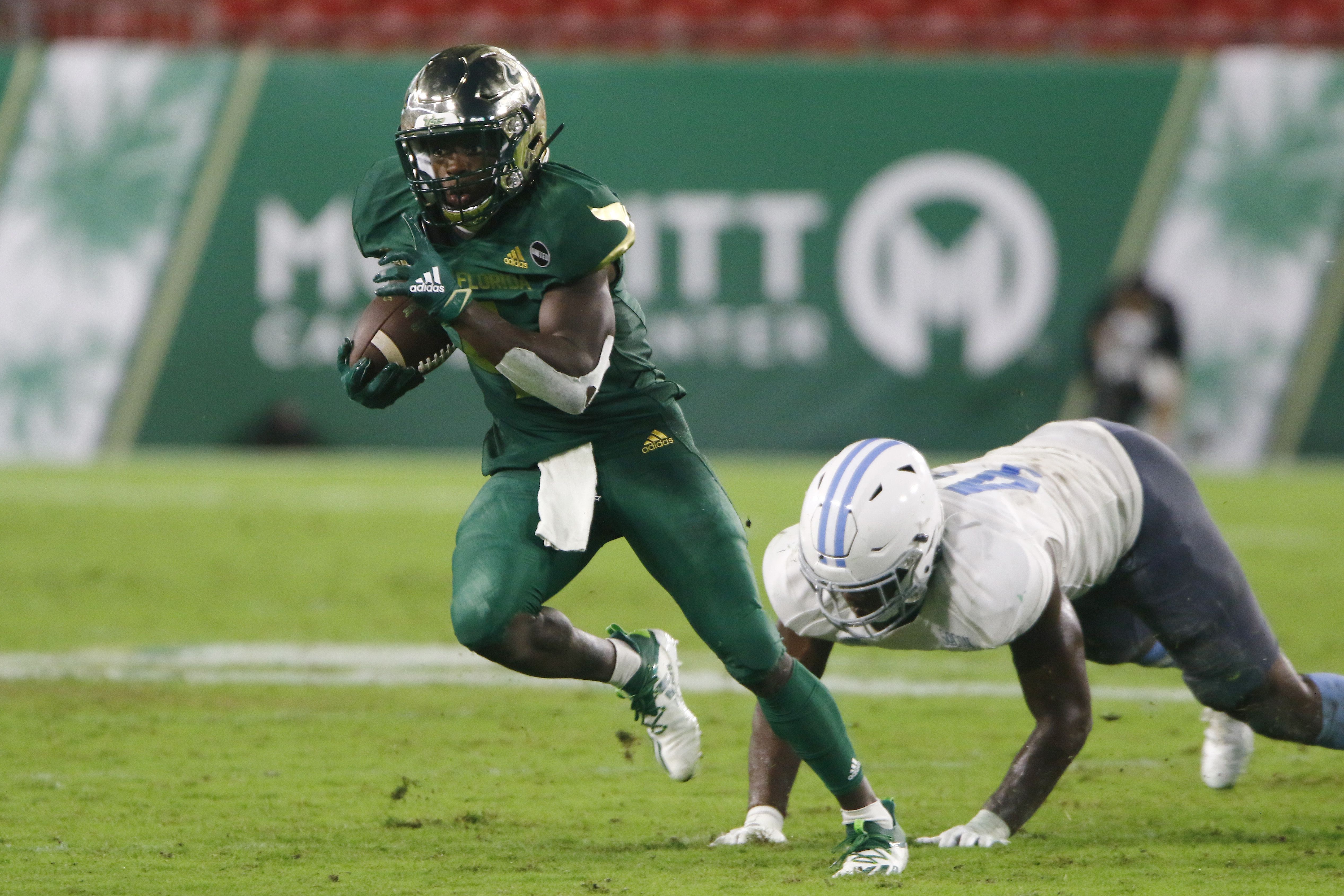 American Football on Twitter: The @USFFootball Bulls open the season with  a 27-6 victory over The Citadel 