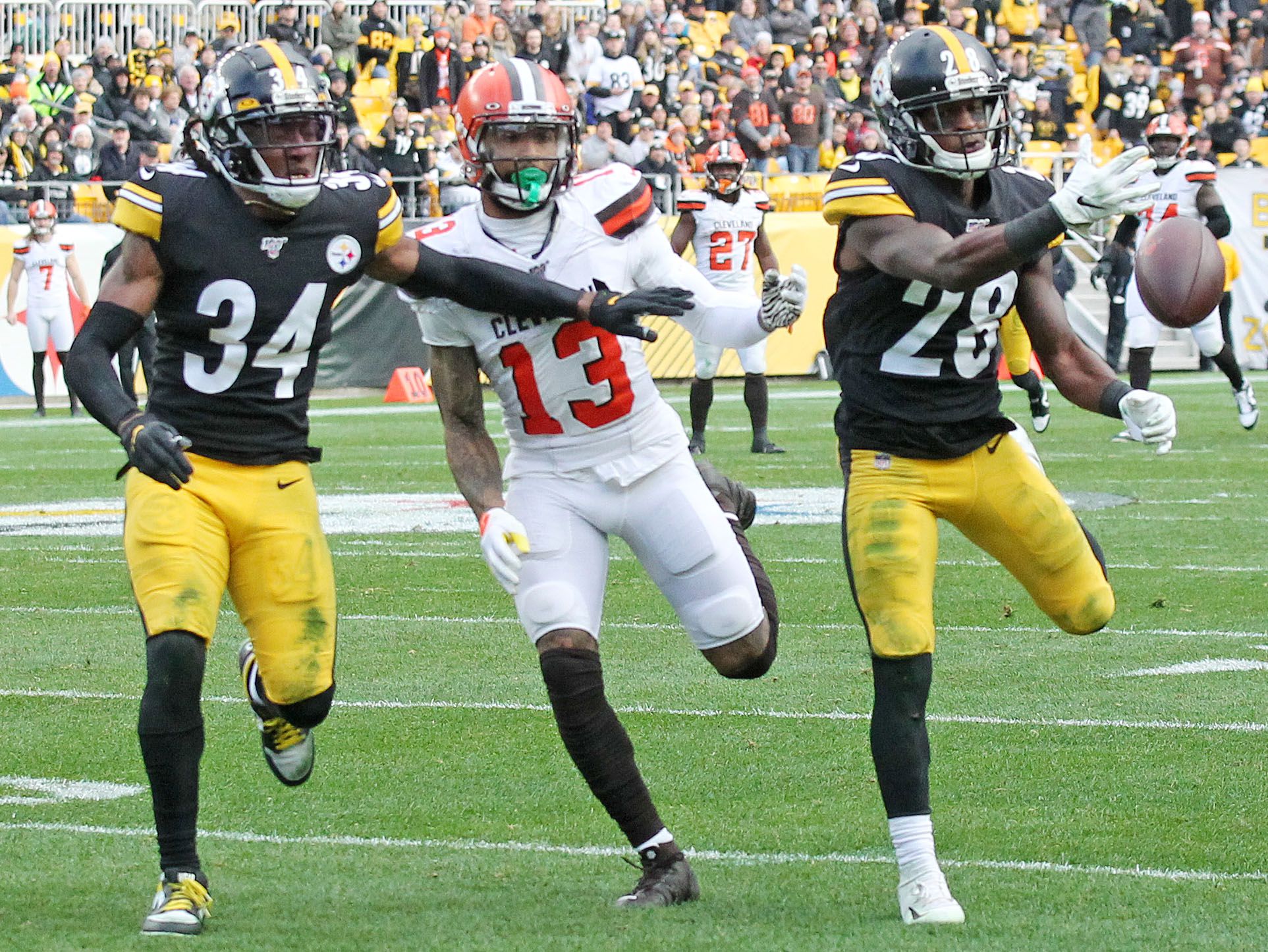 Browns coach Freddie Kitchens not optimistic defensive end Olivier Vernon  will be able to face Steelers on Thursday