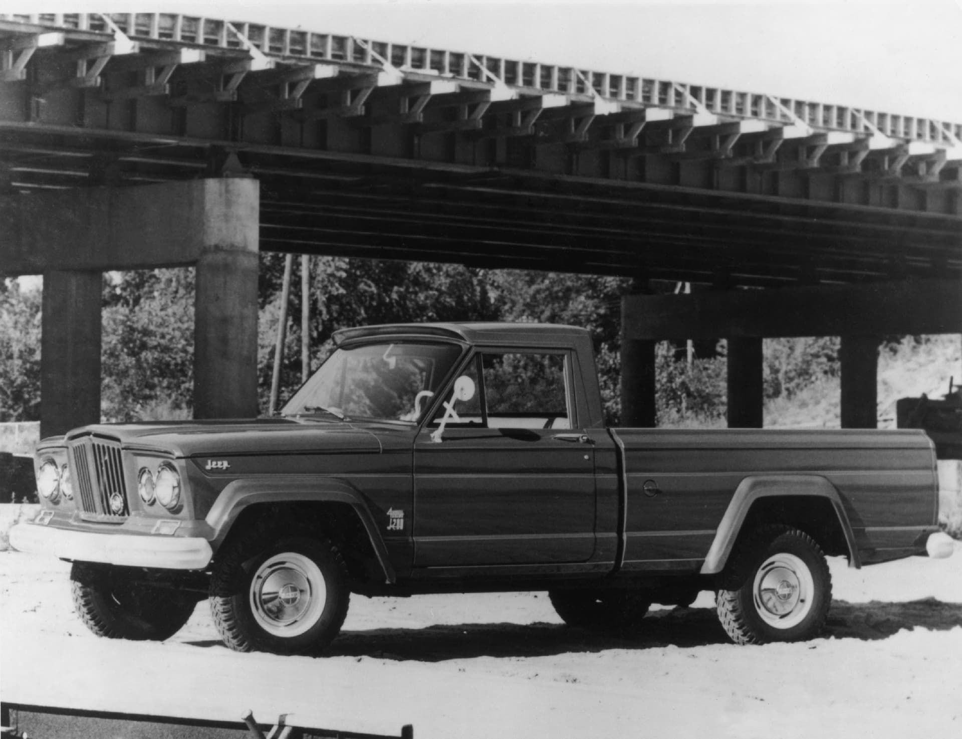 jeep-gladiator-hs963_004jp7p480mihtsq3pf33r226uotkc3.jpg