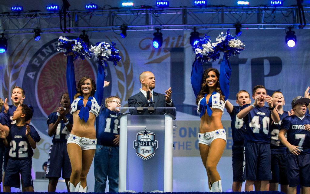 Jerry Jones Announces That The 2021 Dallas Cowboys Cheerleaders