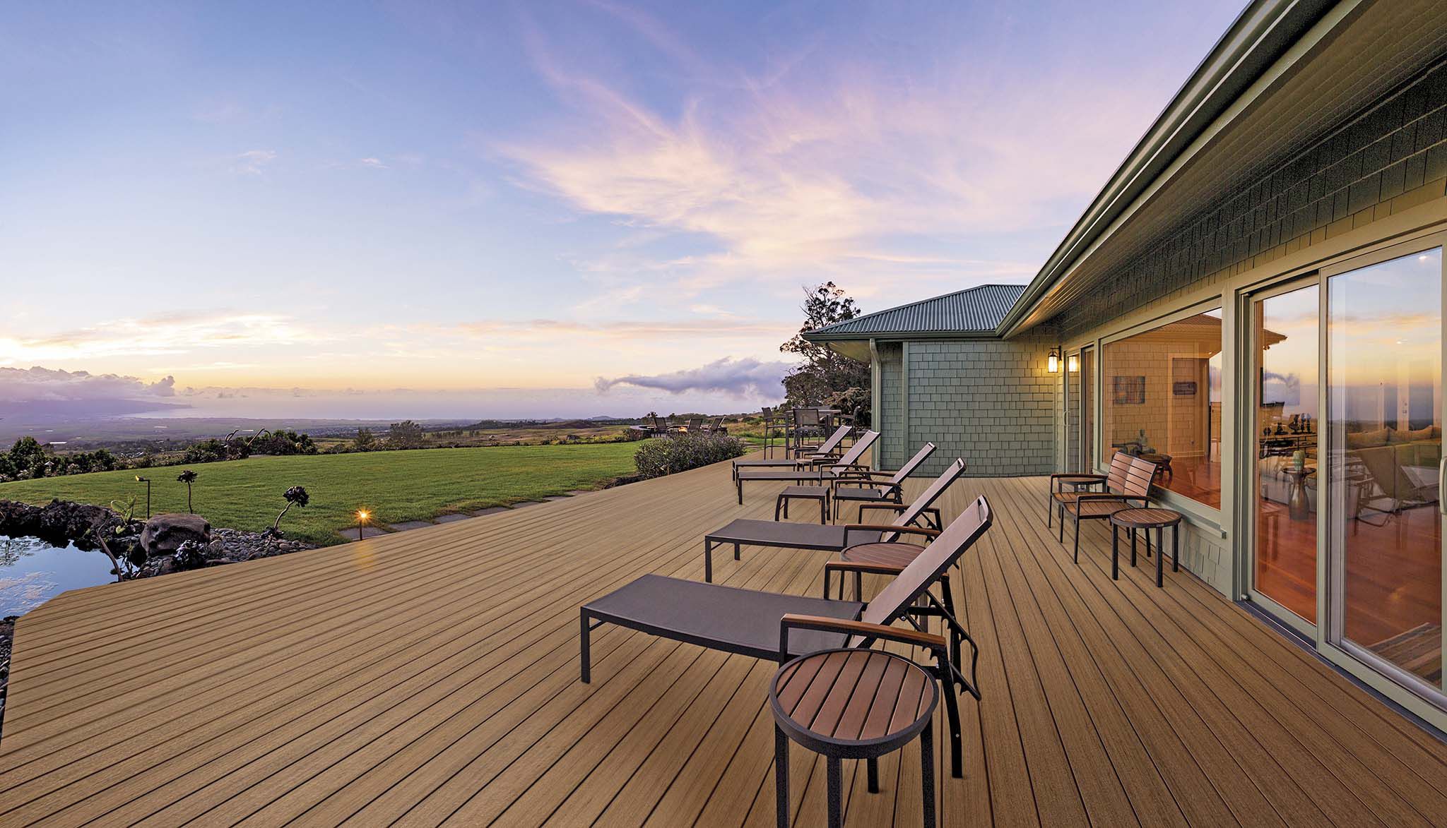 Deck de madera y resina plástica de DVP.