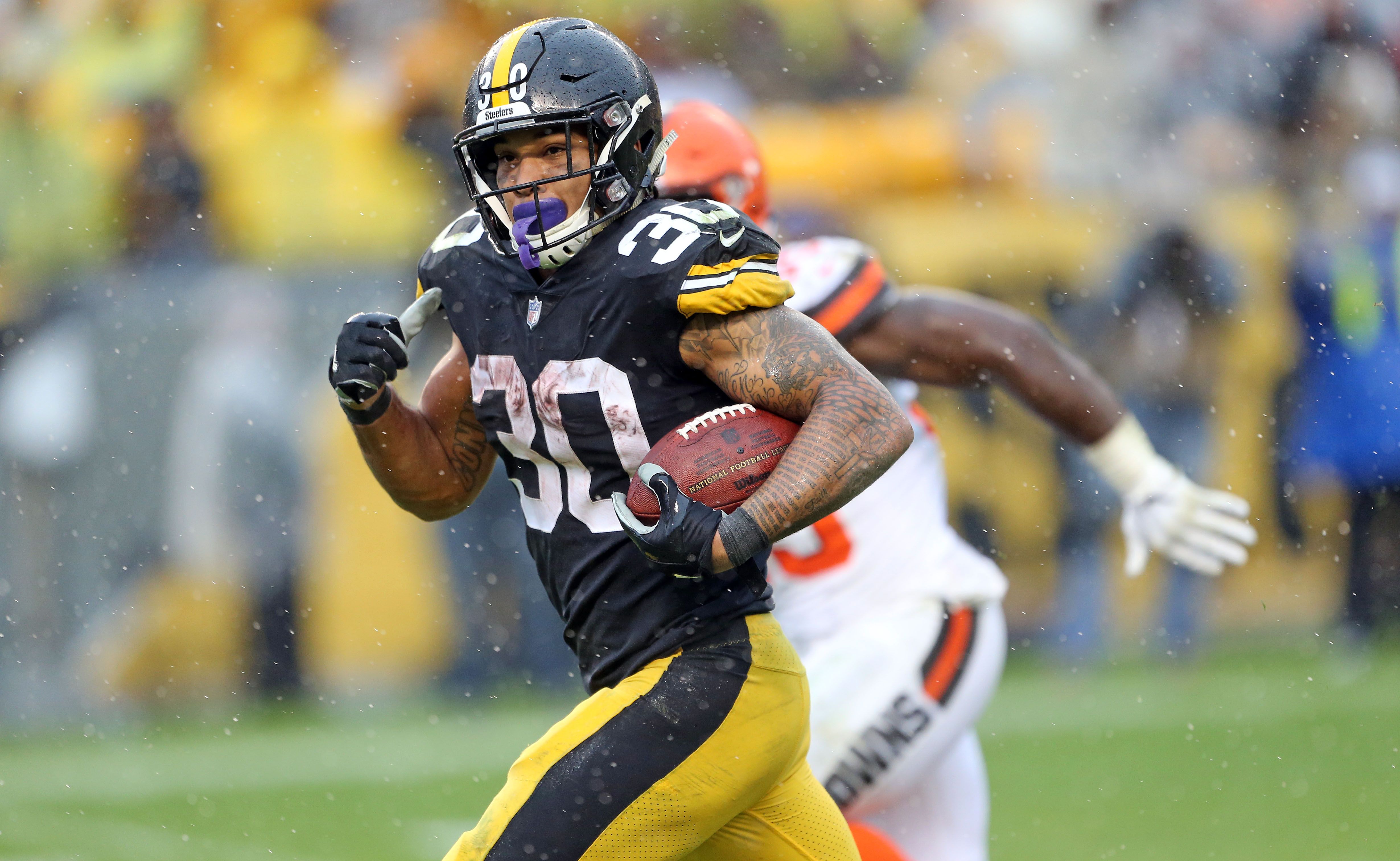 Steelers' James Conner, Ramon Foster suffer injuries in win over Dolphins,  more tests to be run on Tuesday 