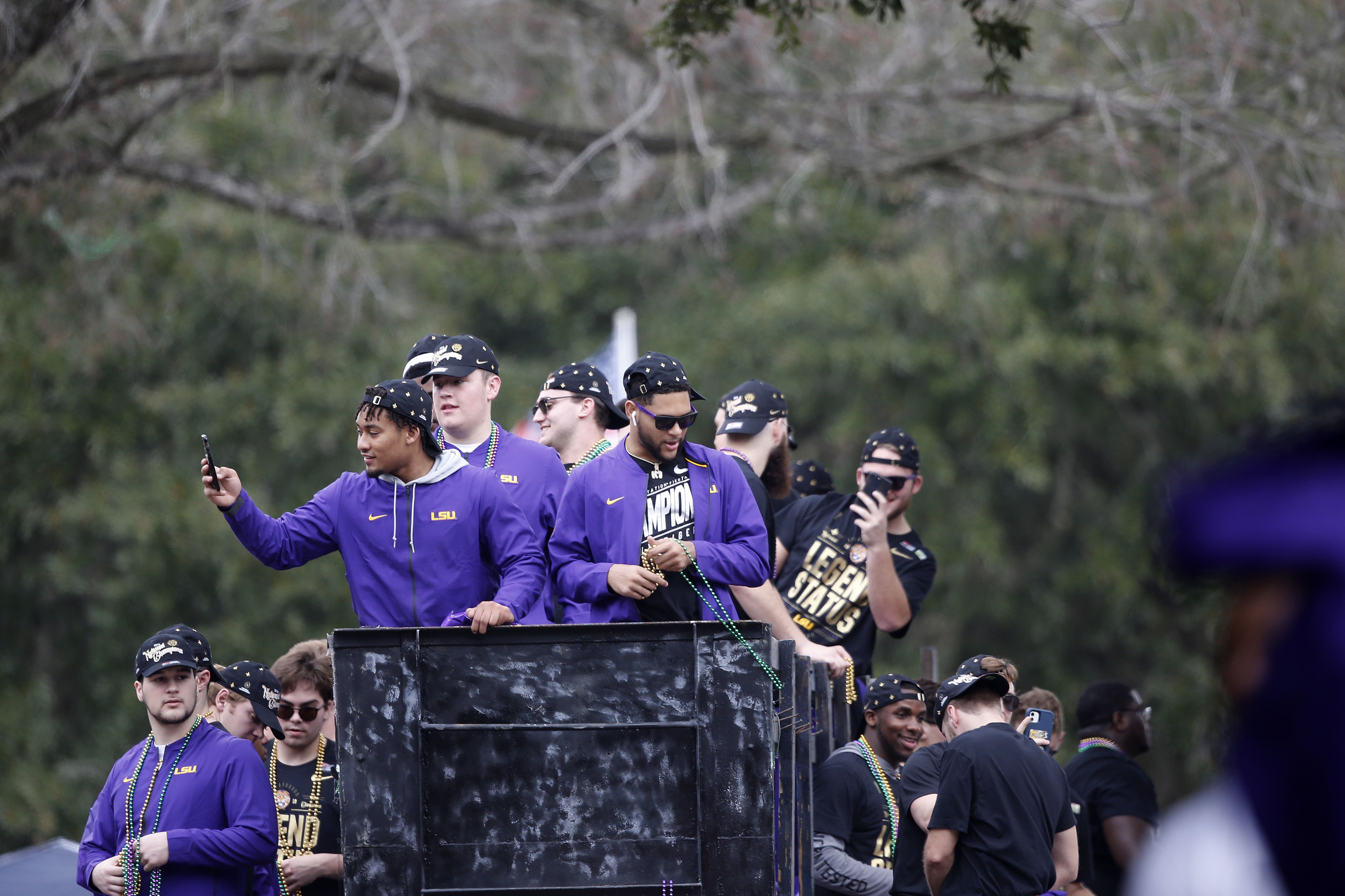 LSU title parade draws massive crowds