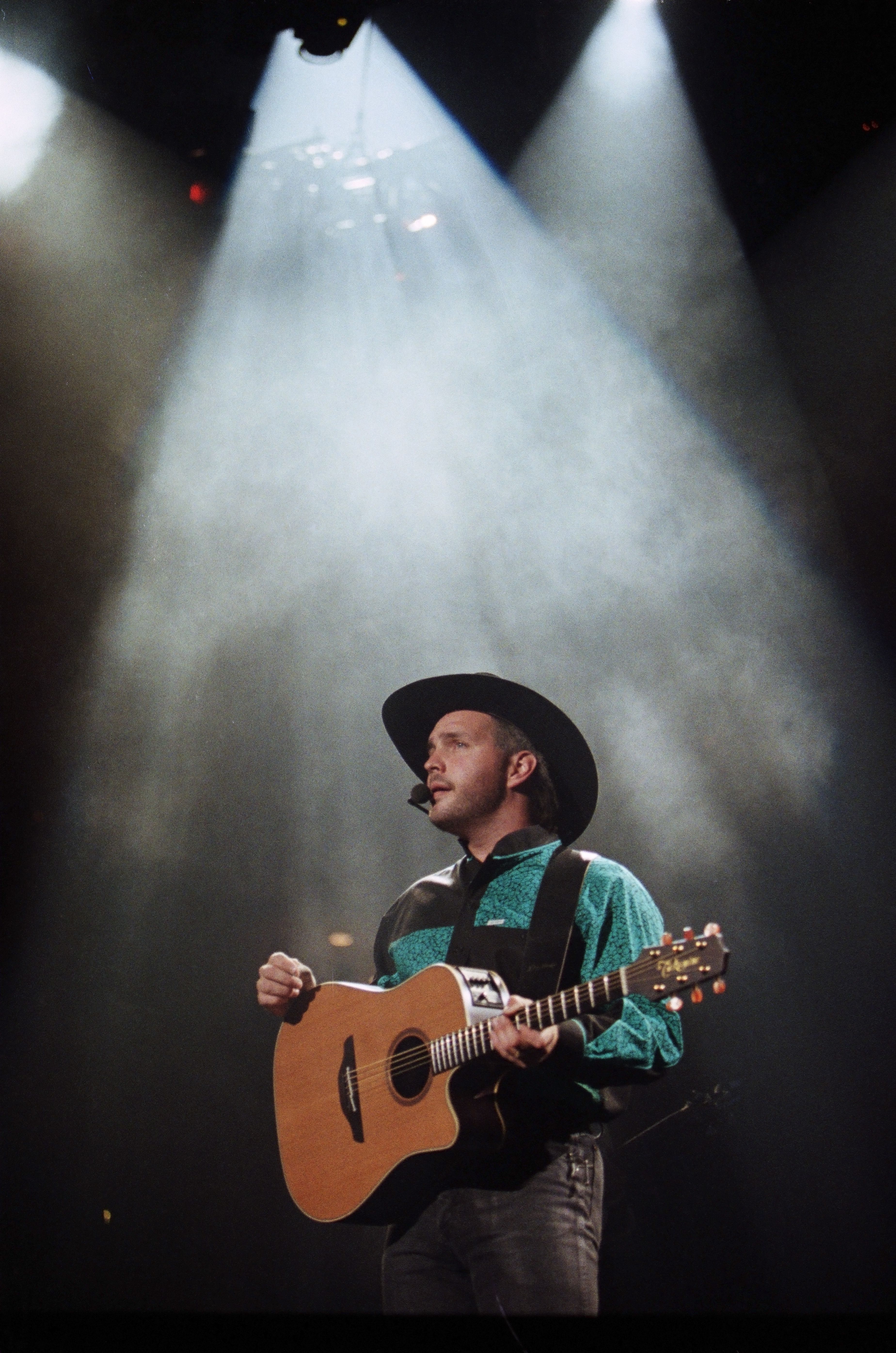 PEORIA, ARIZONA - 1999: Country Music Icon Garth Brooks takes