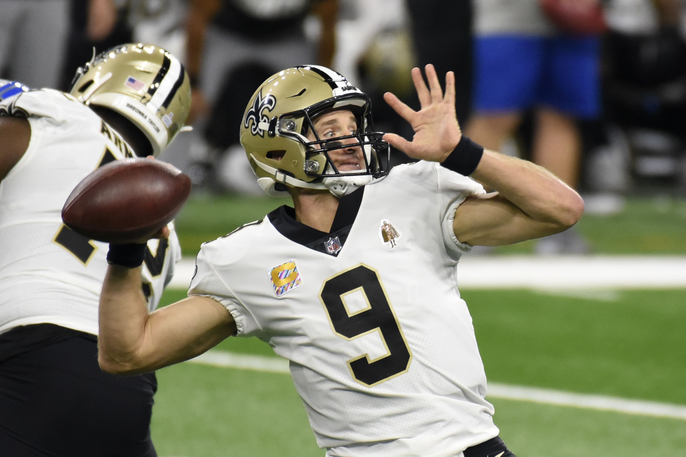 Source: Drew Brees improving from broken ribs; could play next week against  the Eagles