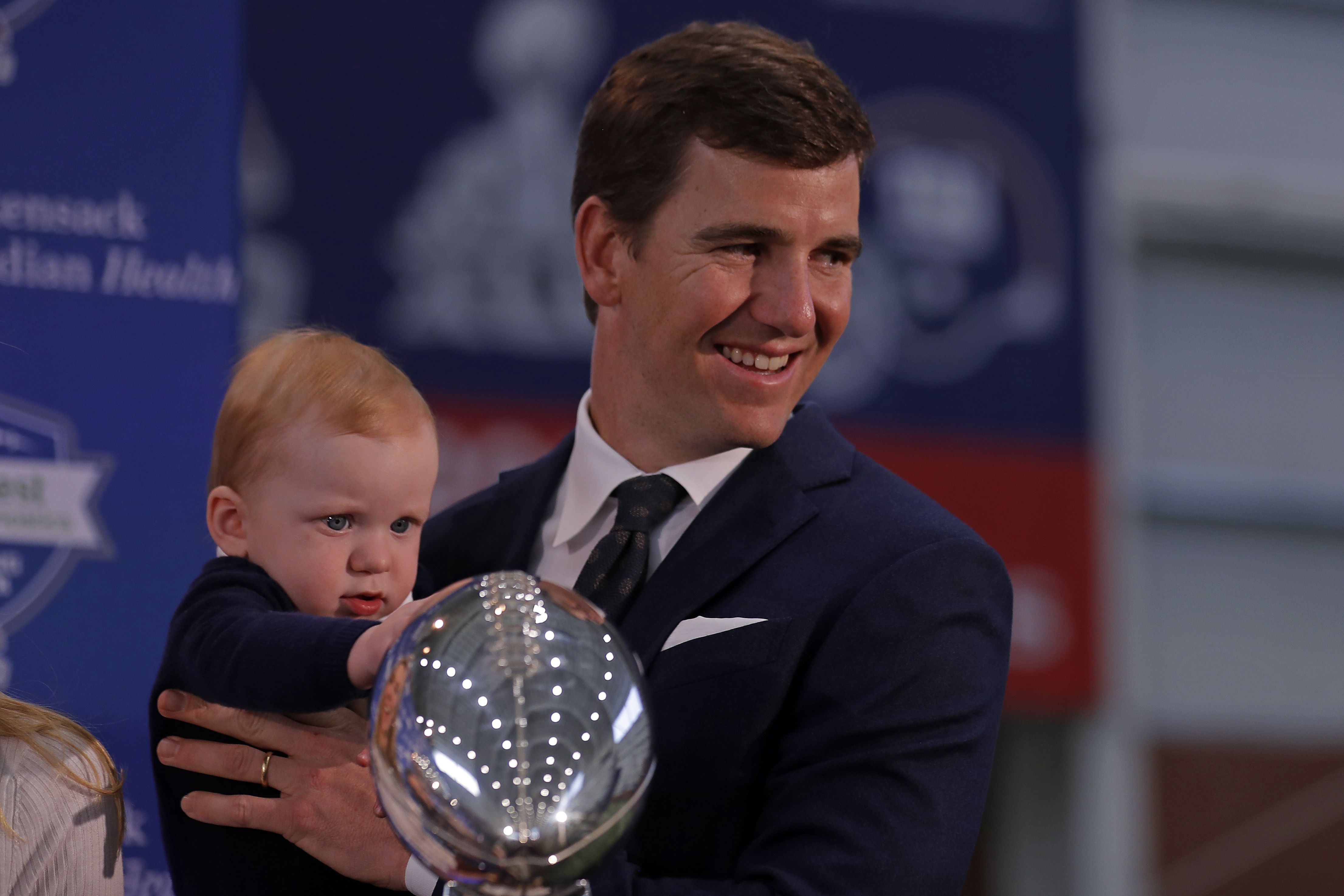 Tom Brady, Bill Belichick congratulate Eli Manning on Monday Night Football  broadcast