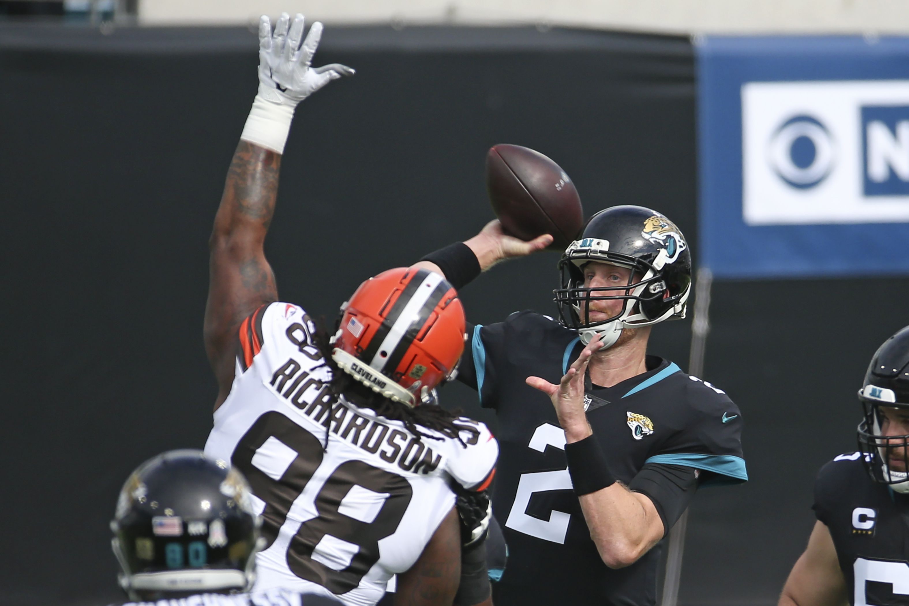 Browns survive late scare, hold on to beat Jaguars 27-25