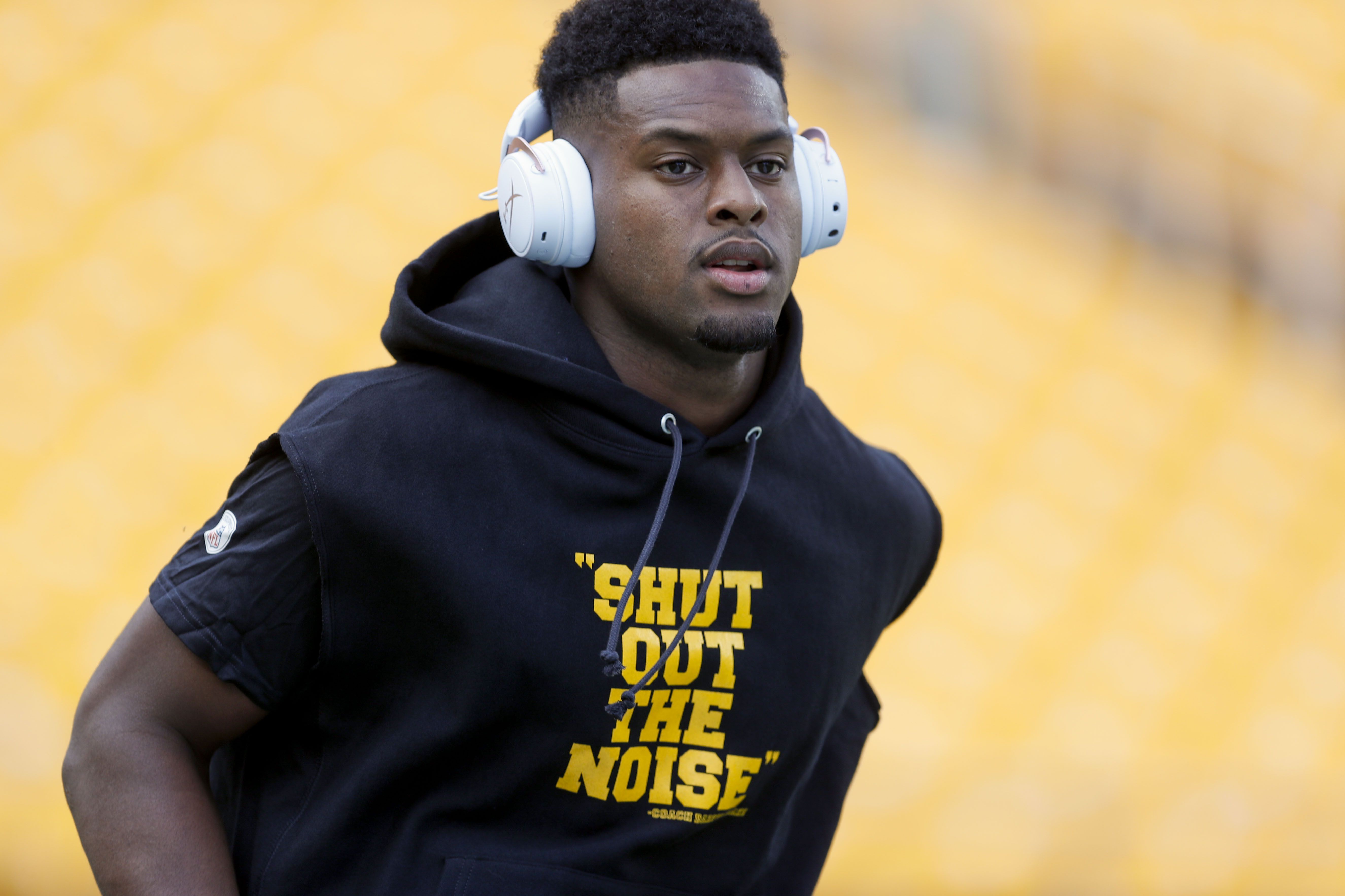 JuJu Smith-Schuster's back in school, wearing his Steelers jersey and pads  